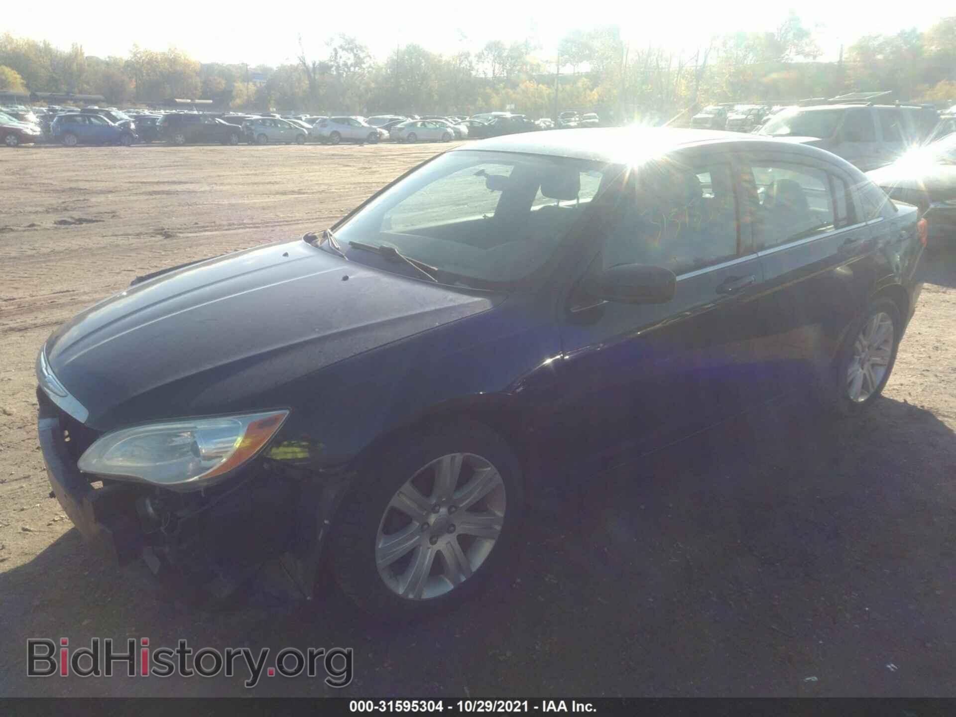 2013 CHRYSLER 200 - VIN: 1C3CCBAB9DN704842 - Фото 2