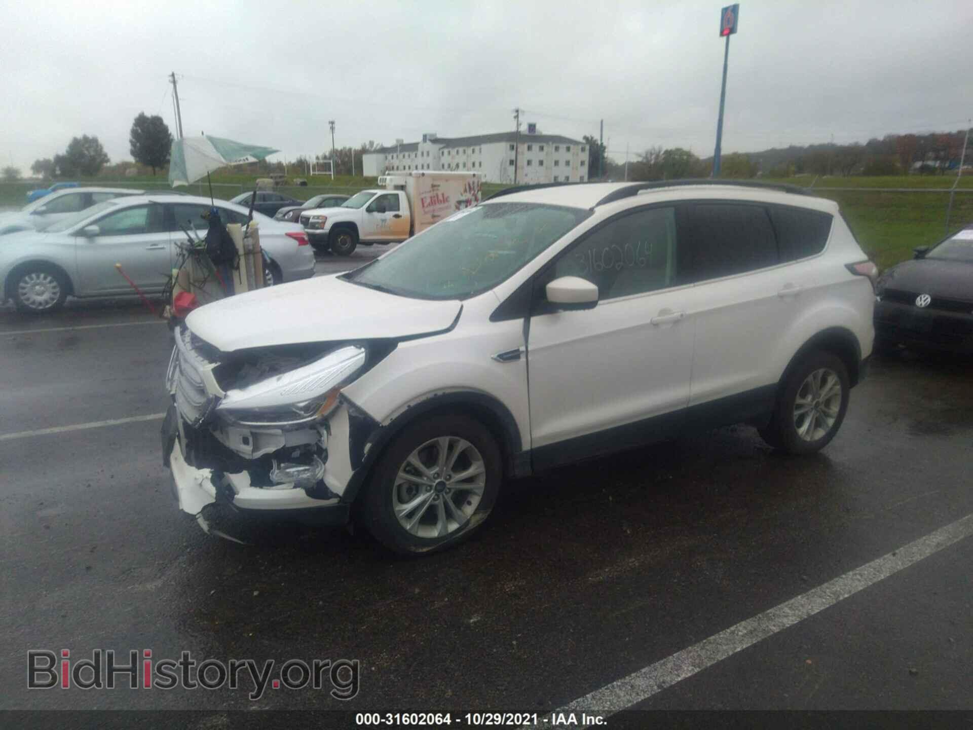 2017 FORD ESCAPE - VIN: 1FMCU9GD6HUB80132 - Фото 2