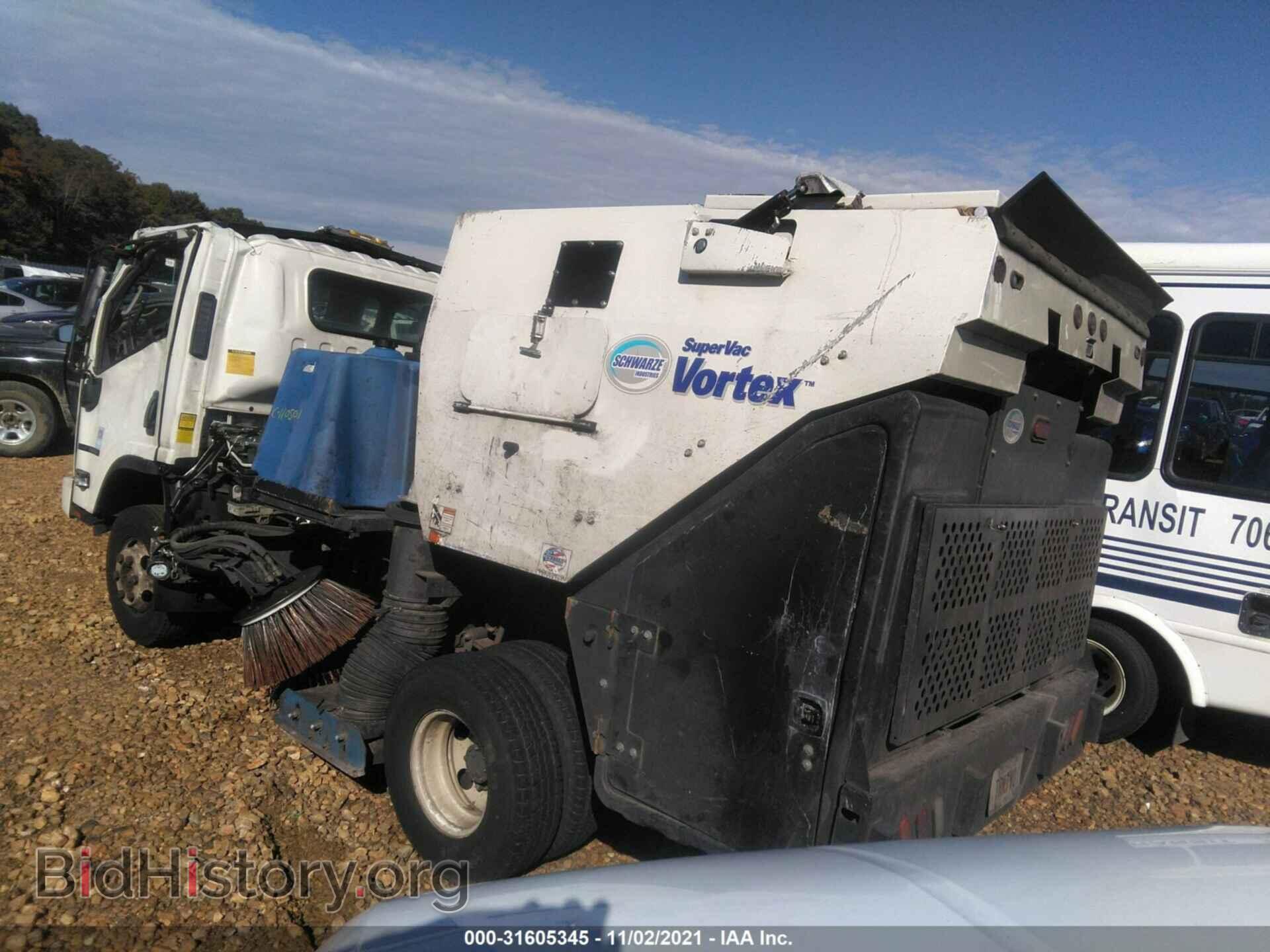 2018 ISUZU NPR - VIN: 54DB4W1B6JS809441 - Photo 3