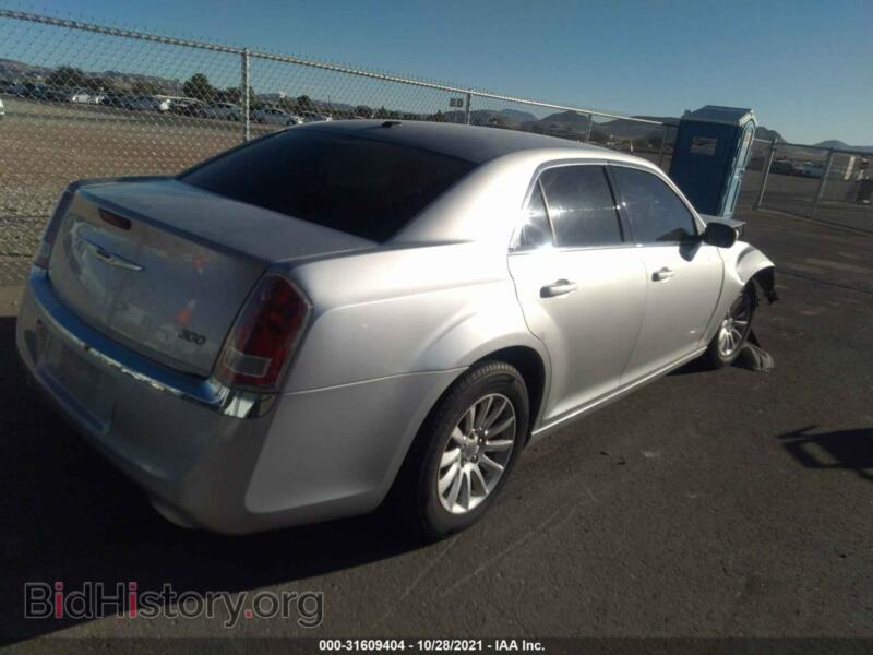 2012 Chrysler 300 (VIN 2C3CCAAG3CH104332) — фото 4 из 11