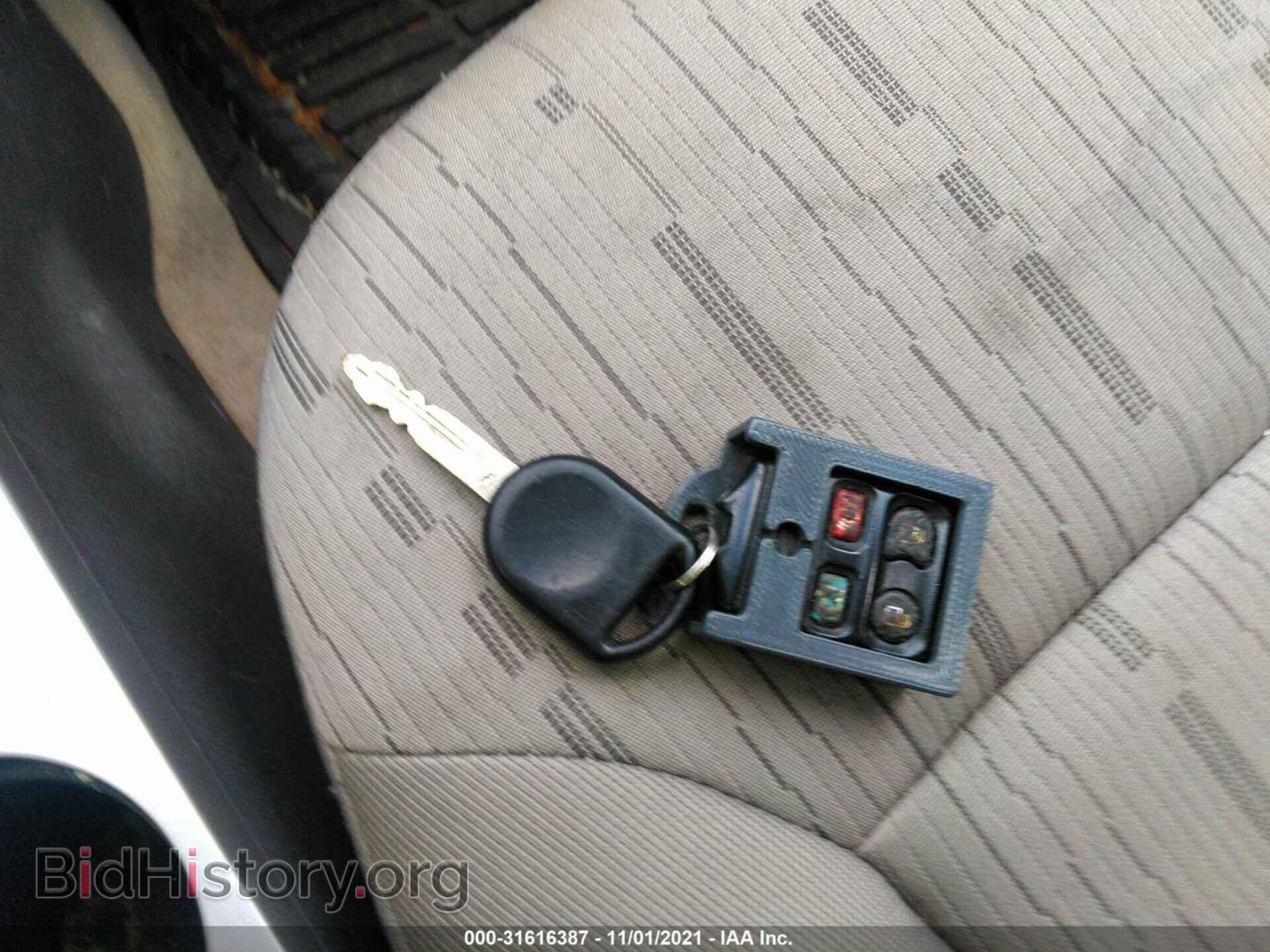 2009 FORD FOCUS - VIN: 1FAHP35N39W202075 - Фото 11
