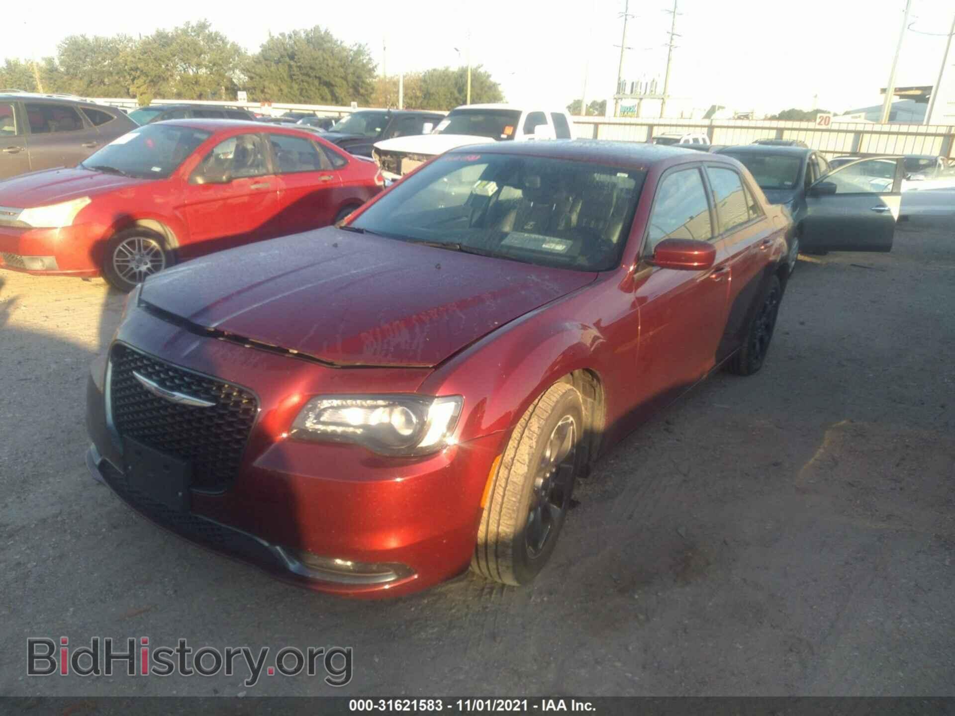 2019 CHRYSLER 300 - VIN: 2C3CCAGG0KH659230 - Фото 2