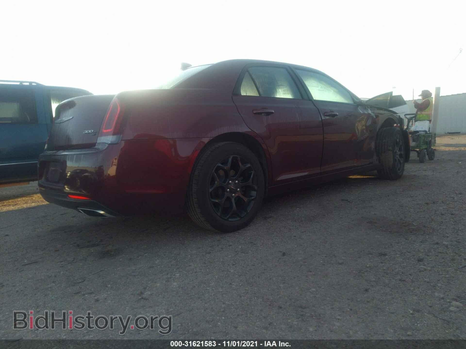 2019 CHRYSLER 300 - VIN: 2C3CCAGG0KH659230 - Фото 4