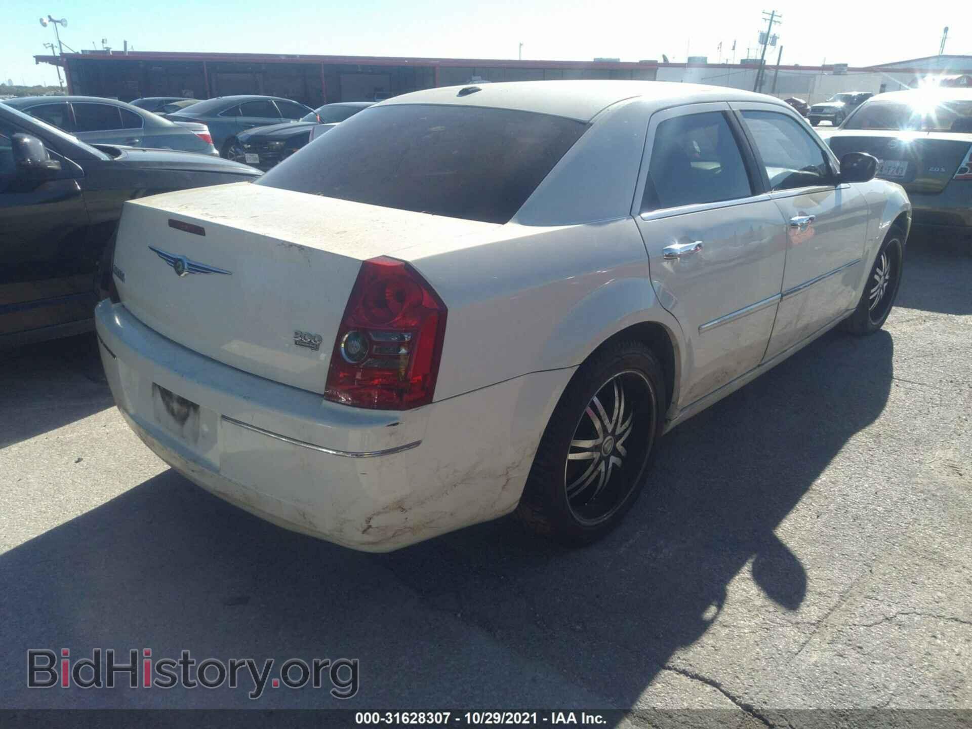 2010 CHRYSLER 300 - VIN: 2C3CA5CV1AH185322 - Фото 4
