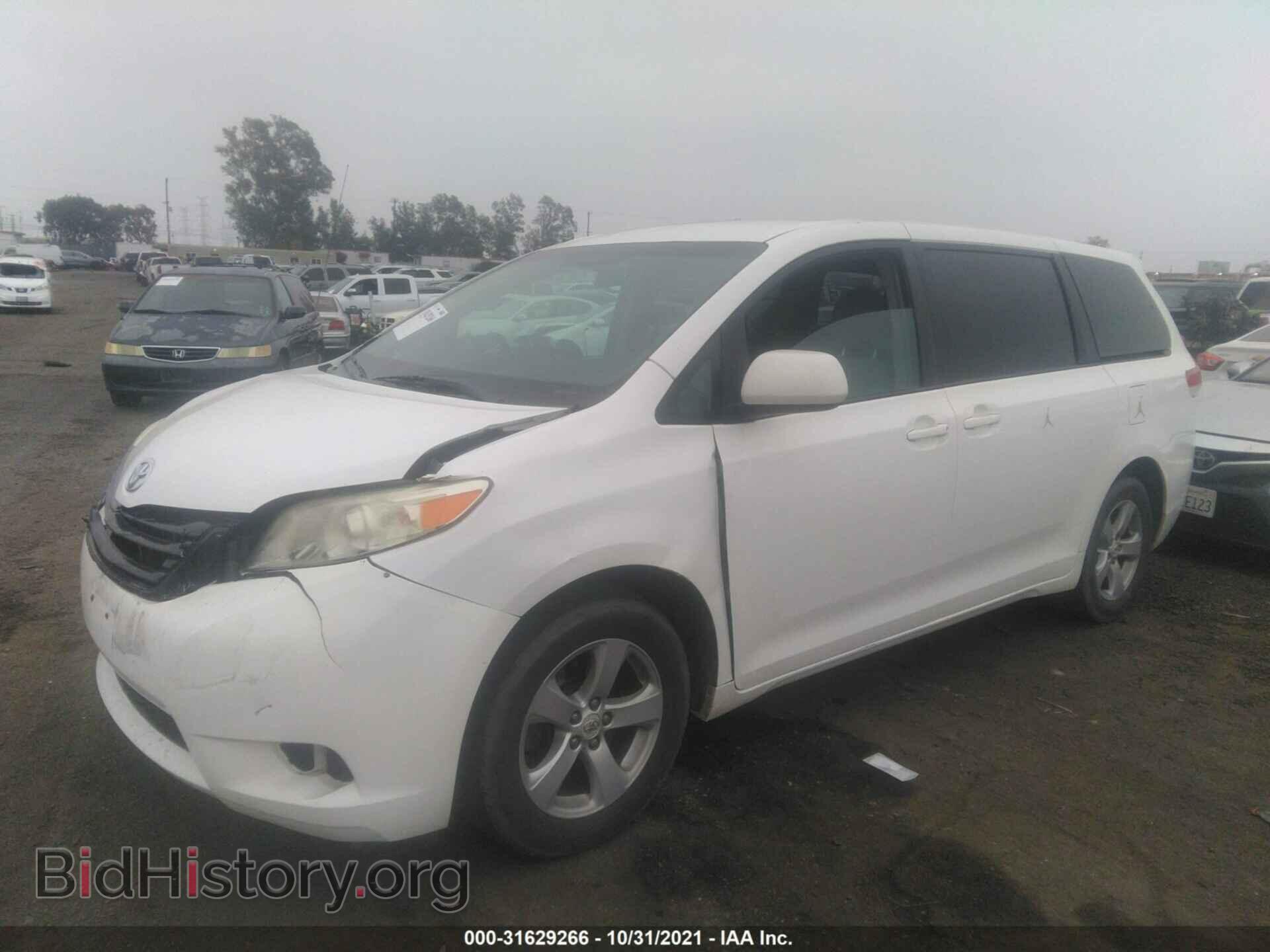2011 TOYOTA SIENNA - VIN: 5TDKA3DC3BS007732 - Фото 2