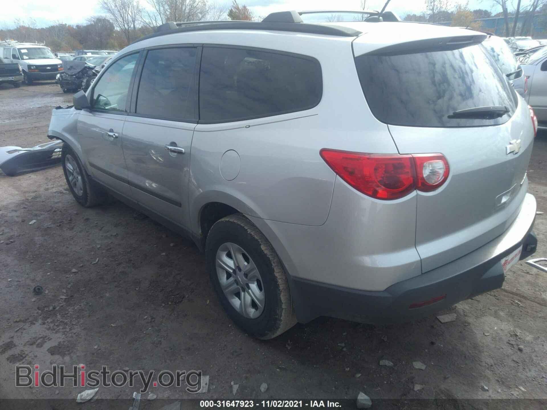 2011 CHEVROLET TRAVERSE - VIN: 1GNKREED4BJ381427 - Фото 3