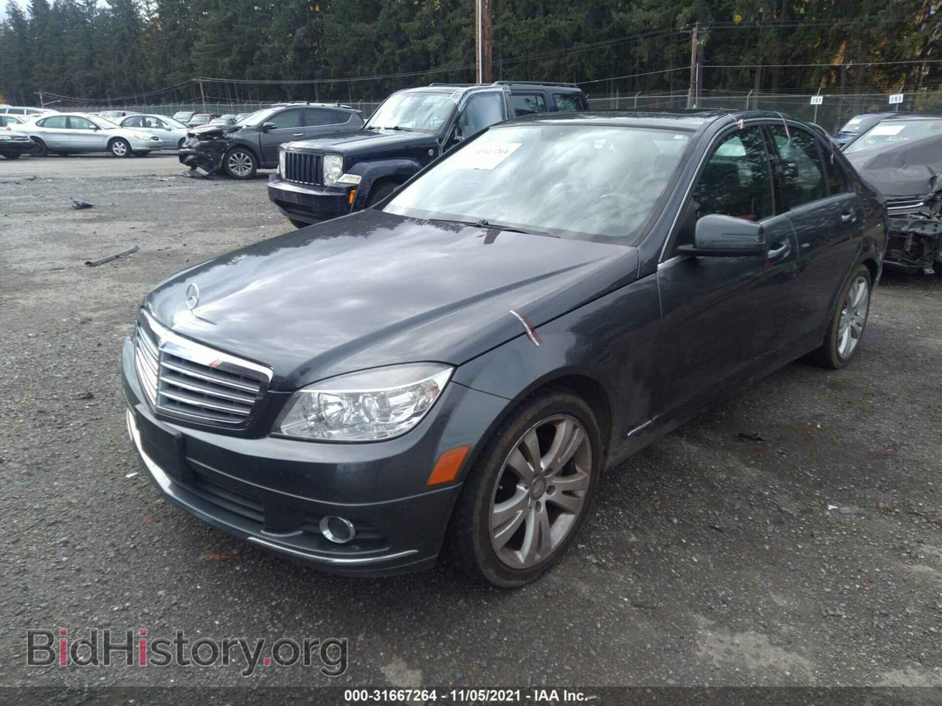 2011 MERCEDES-BENZ C-CLASS - VIN: WDDGF8BB3BR142292 - Фото 2