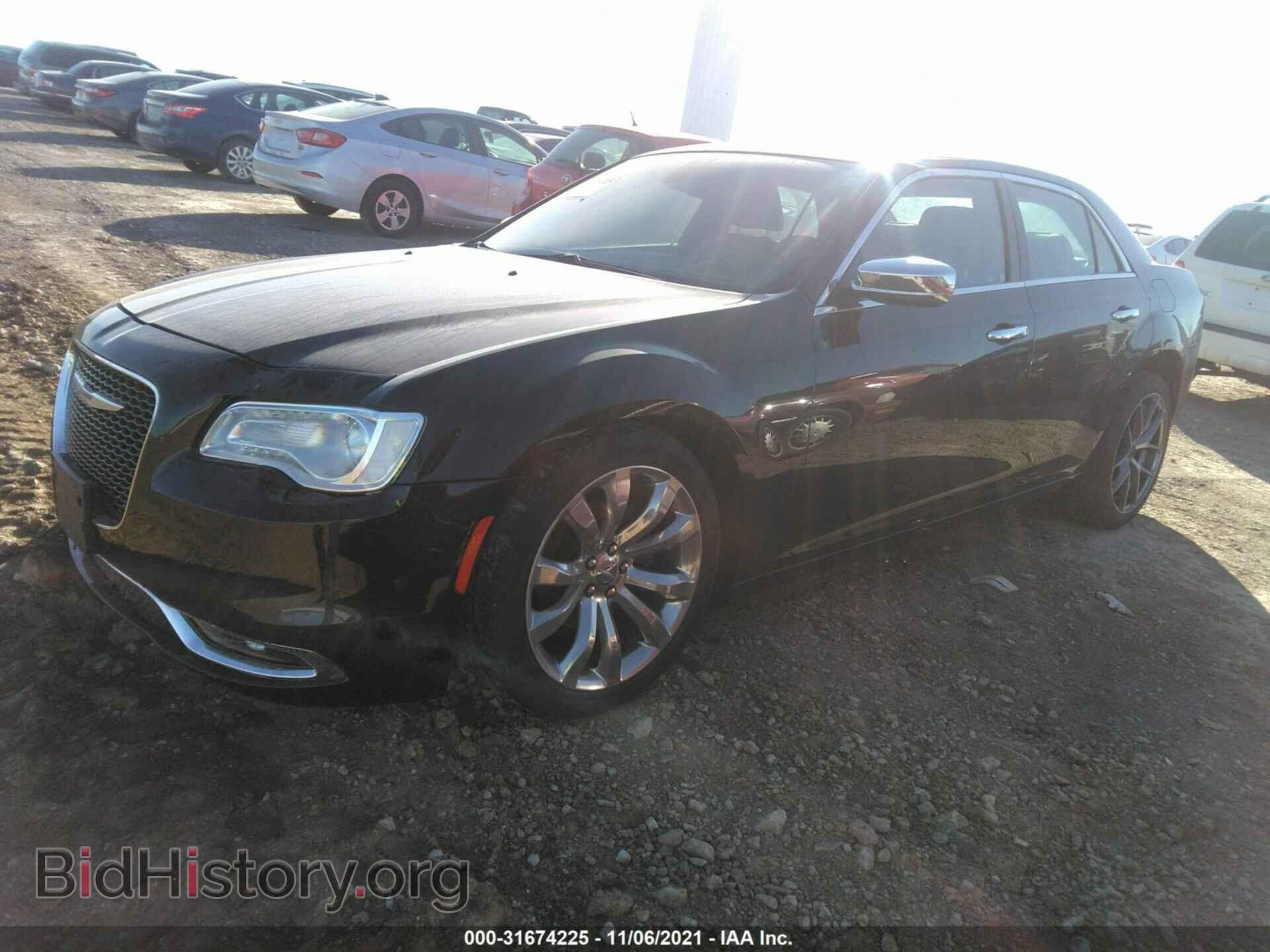 2019 CHRYSLER 300 - VIN: 2C3CCAEG9KH528171 - Фото 2