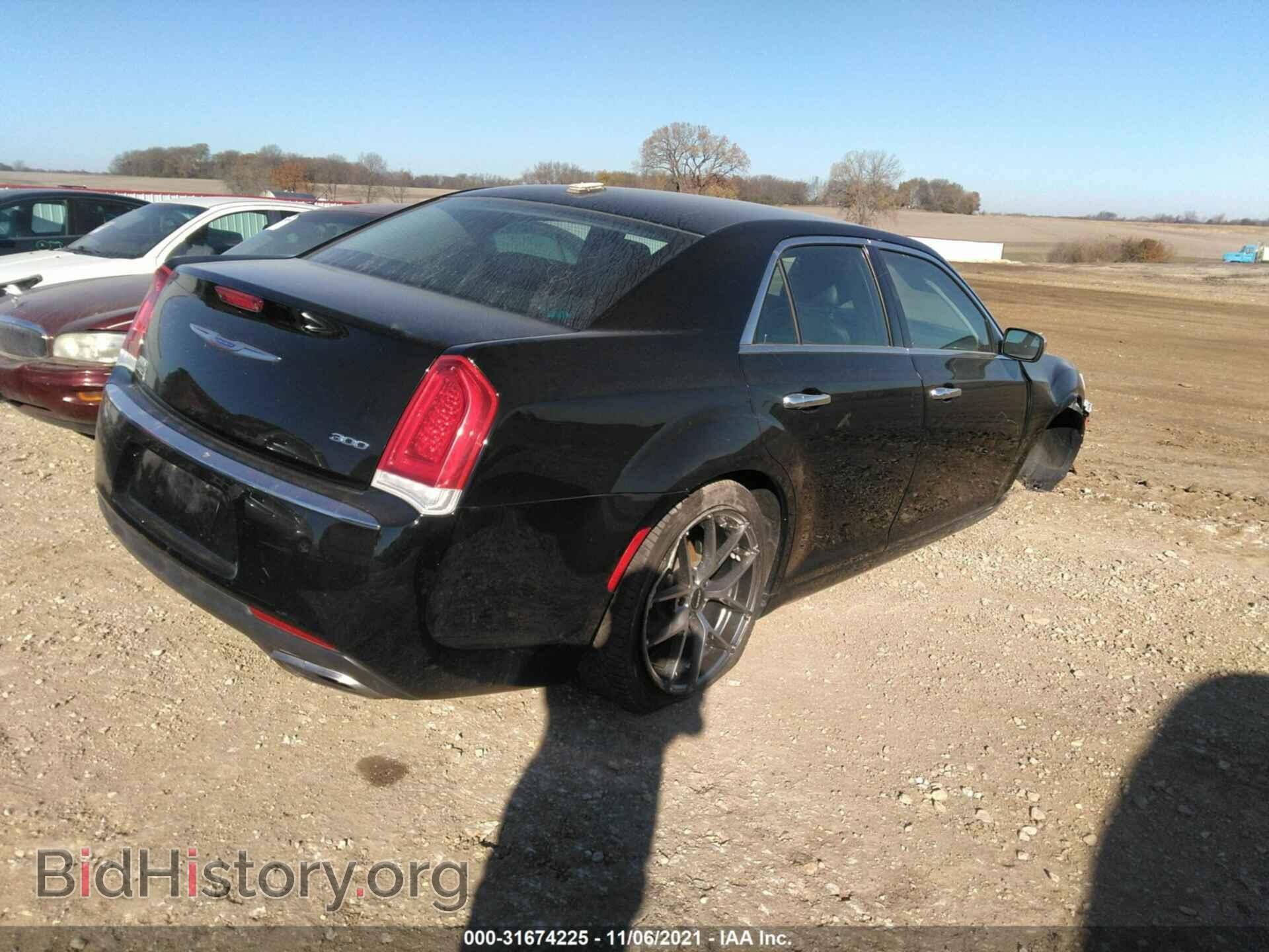 2019 CHRYSLER 300 - VIN: 2C3CCAEG9KH528171 - Фото 4