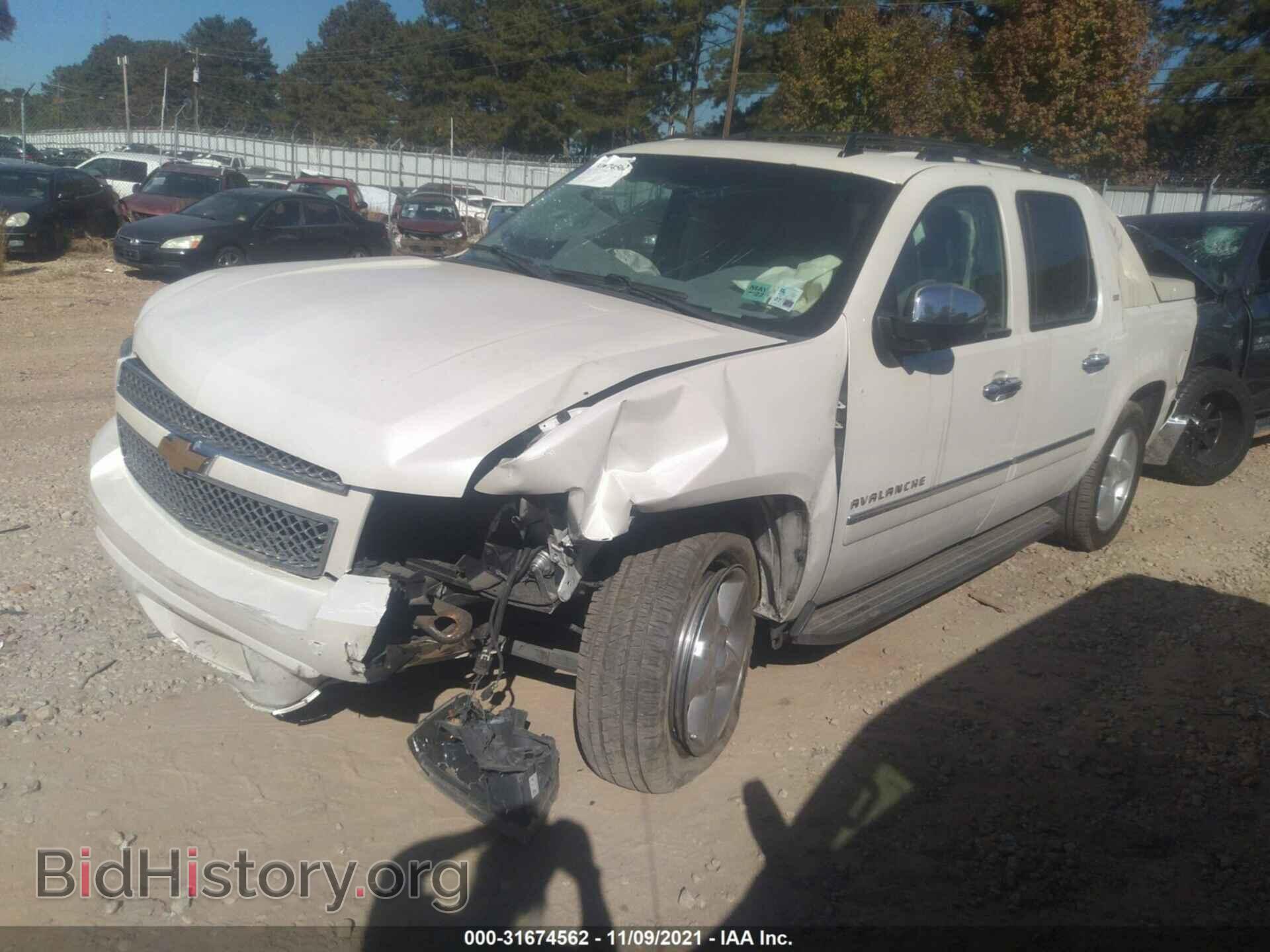 2012 CHEVROLET AVALANCHE - VIN: 3GNMCGE06CG238744 - Фото 2