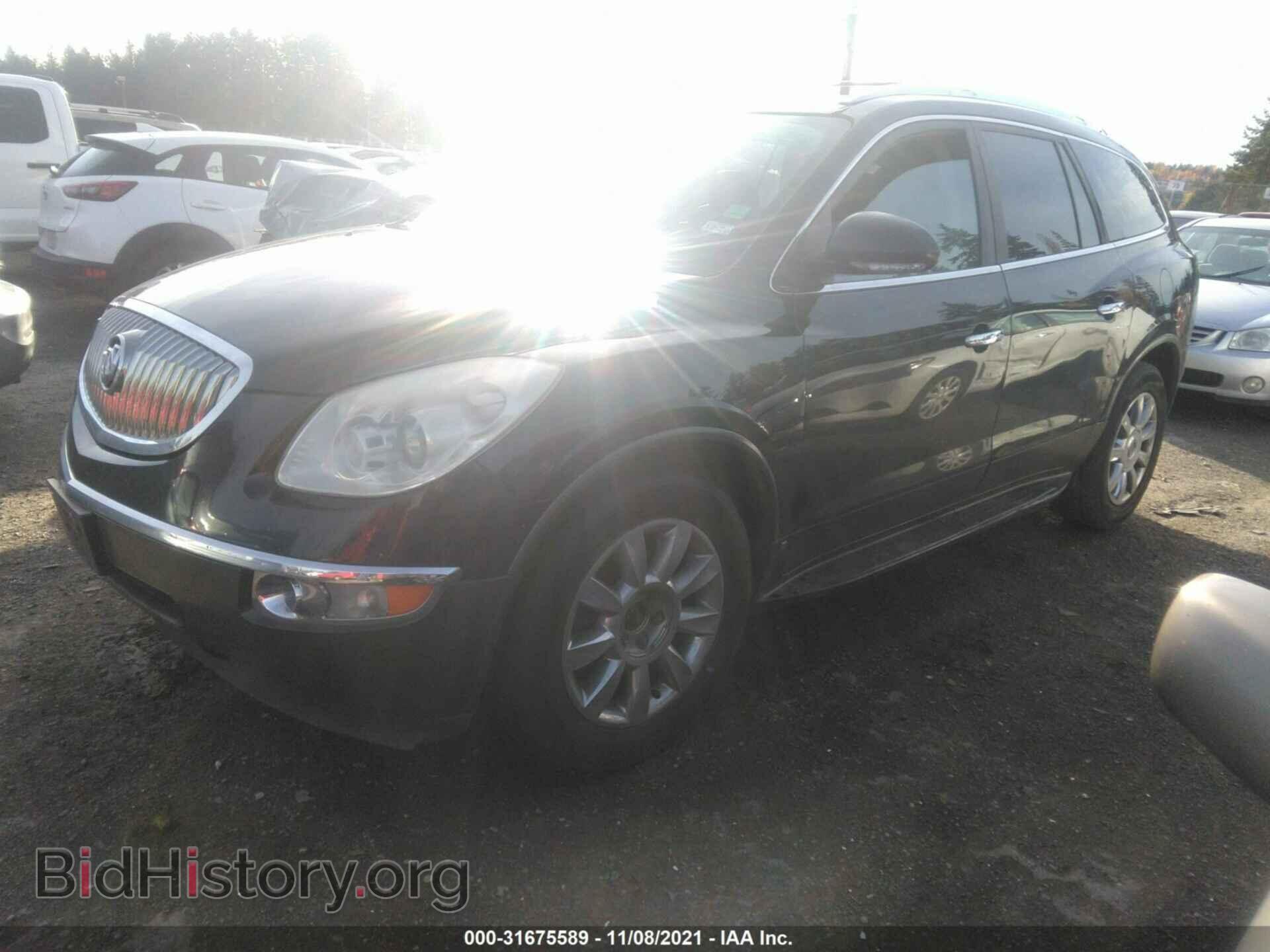 2011 BUICK ENCLAVE - VIN: 5GAKRCED2BJ126645 - Фото 2