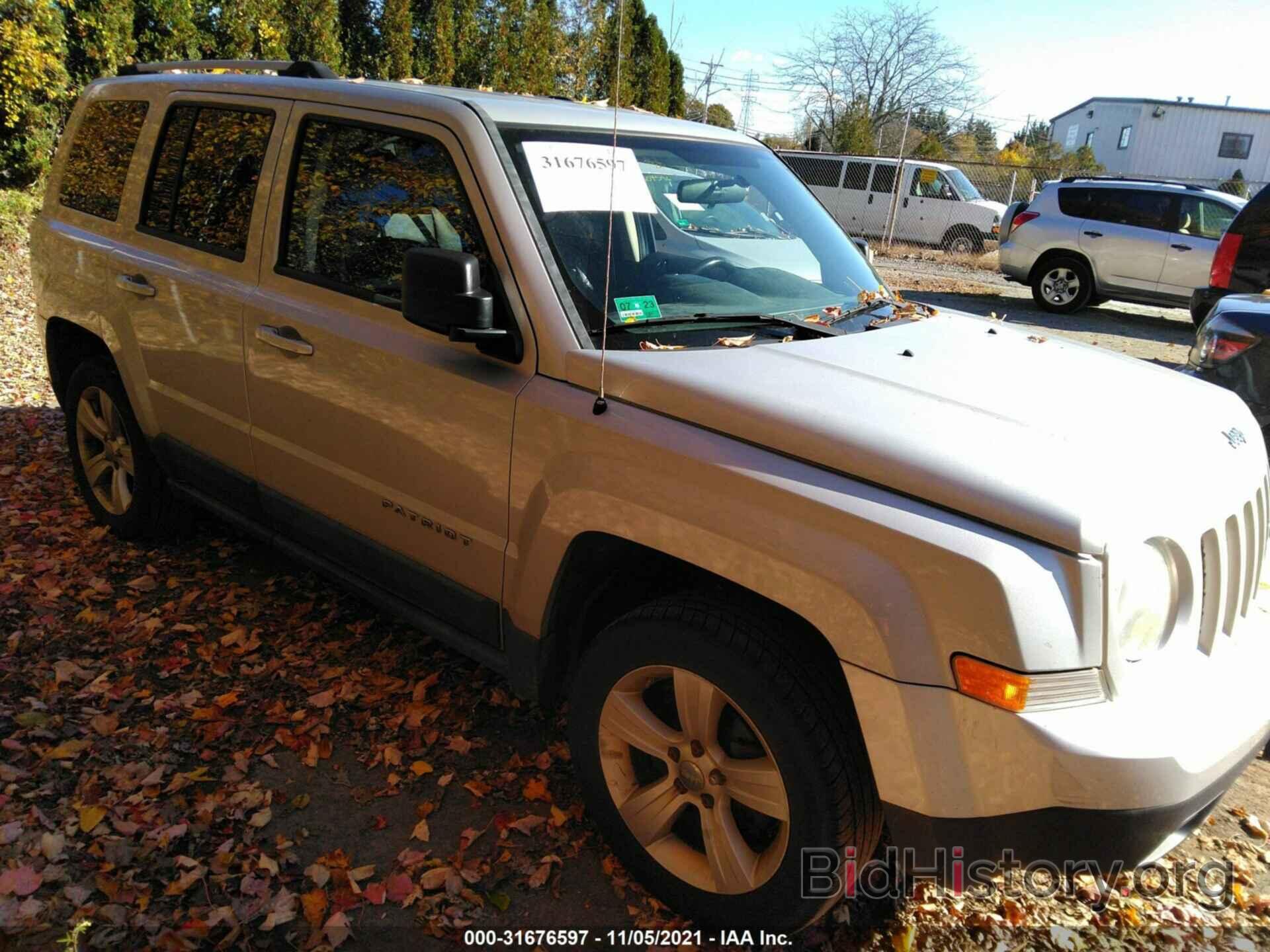 Photo 1J4NF4GBXBD258390 - JEEP PATRIOT 2011