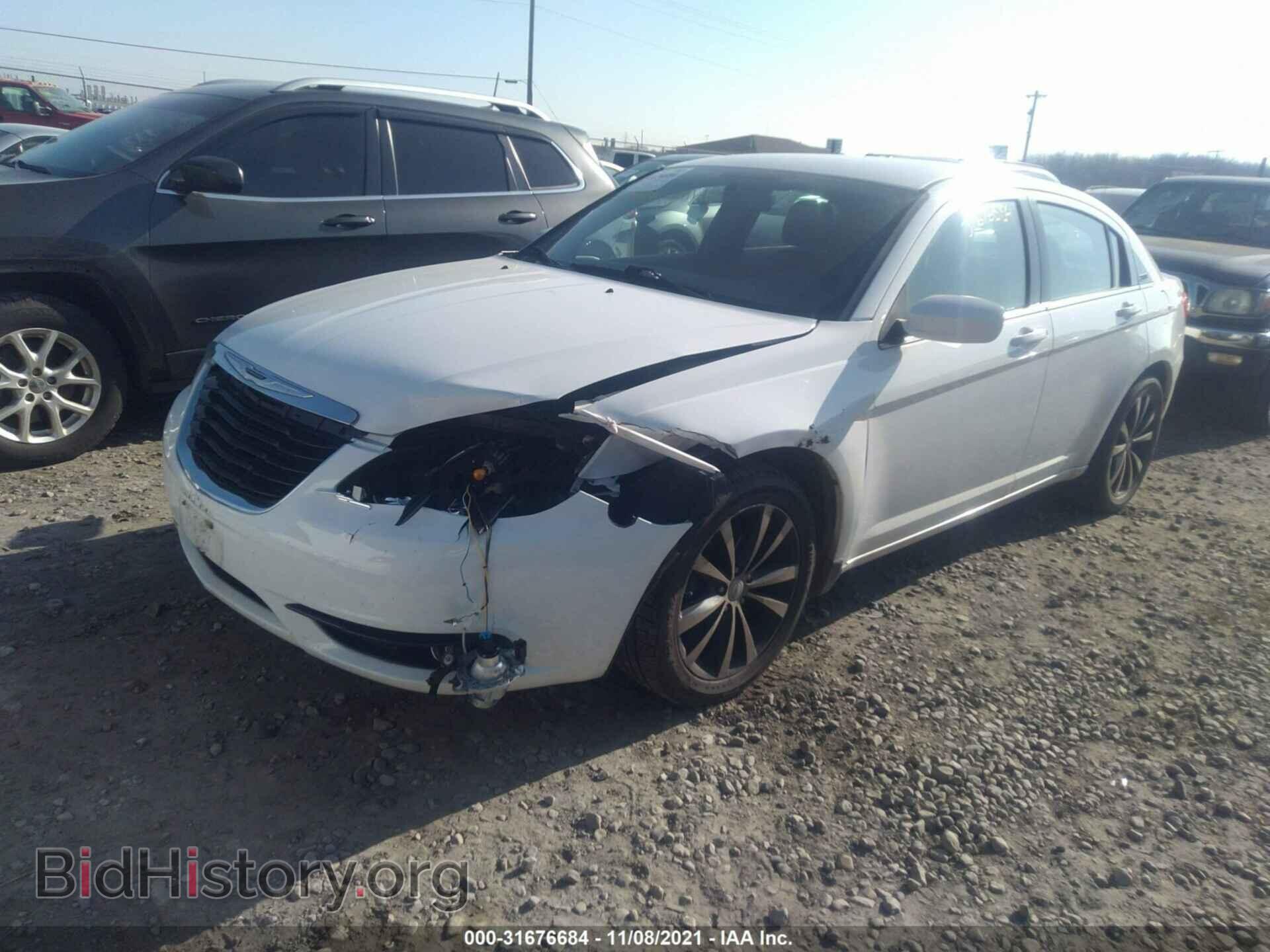 2013 CHRYSLER 200 - VIN: 1C3CCBBB6DN546474 - Фото 2