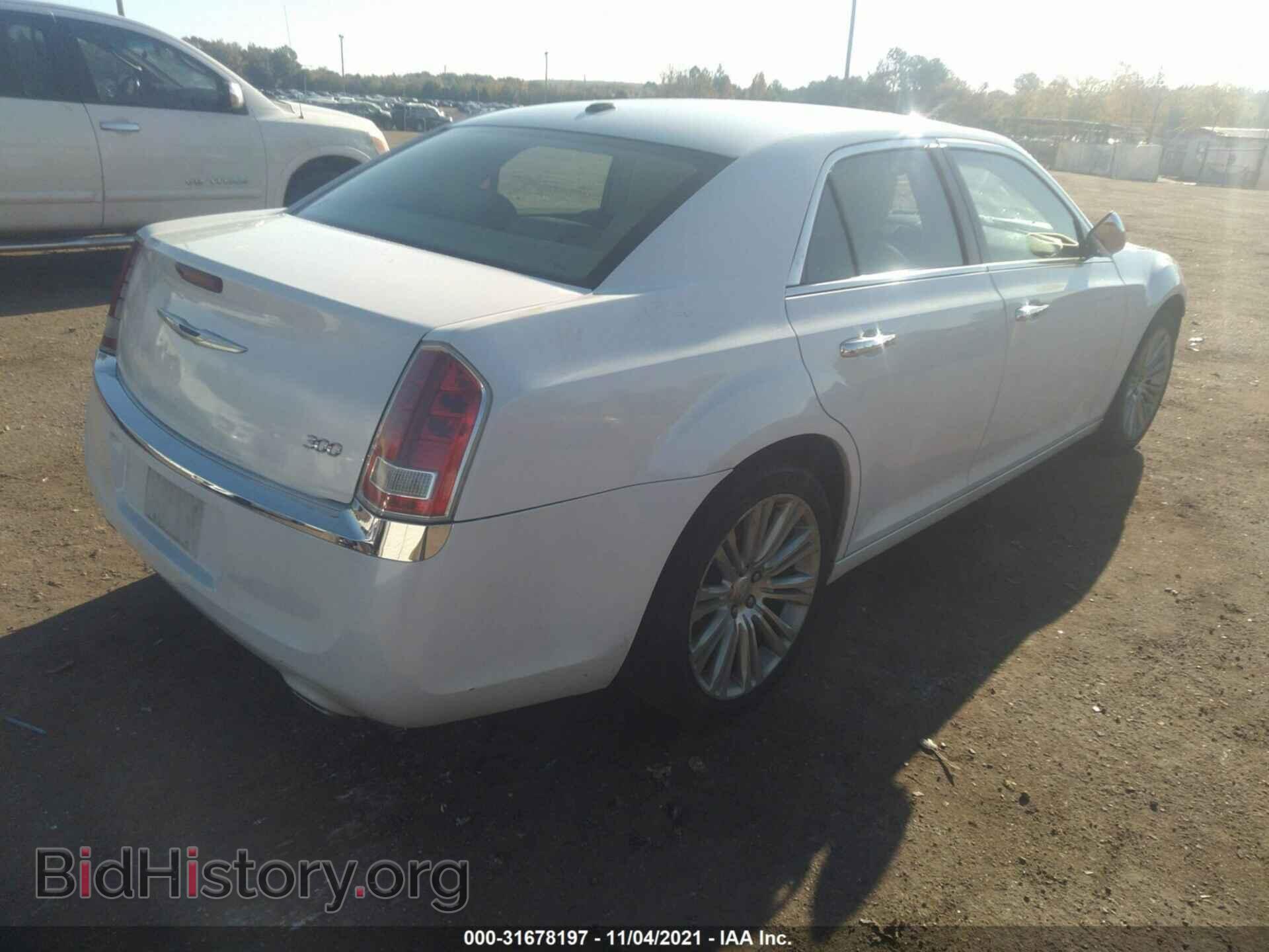 2012 CHRYSLER 300 - VIN: 2C3CCACG1CH175588 - Фото 4