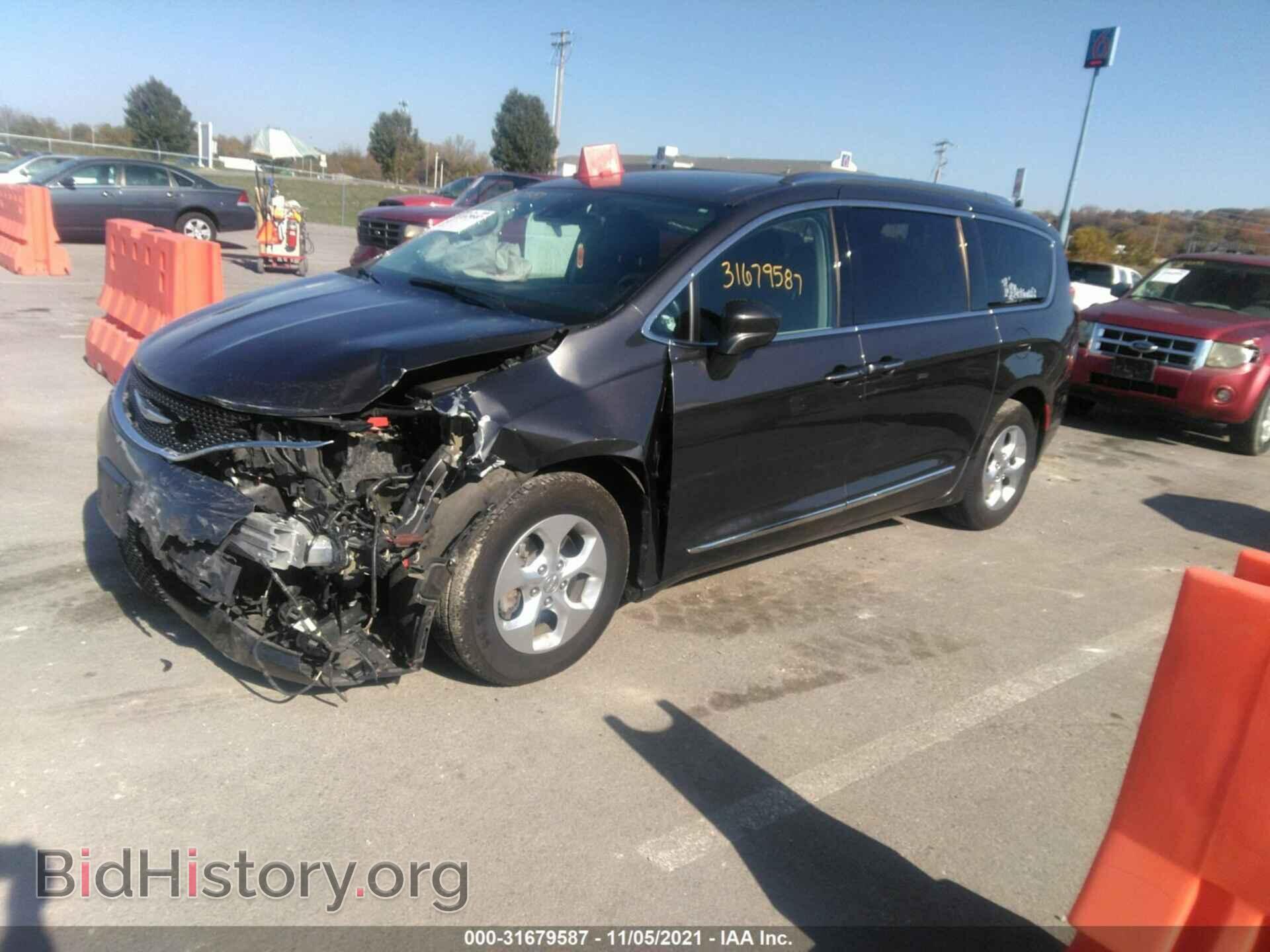 2017 CHRYSLER PACIFICA - VIN: 2C4RC1EGXHR811400 - Фото 2