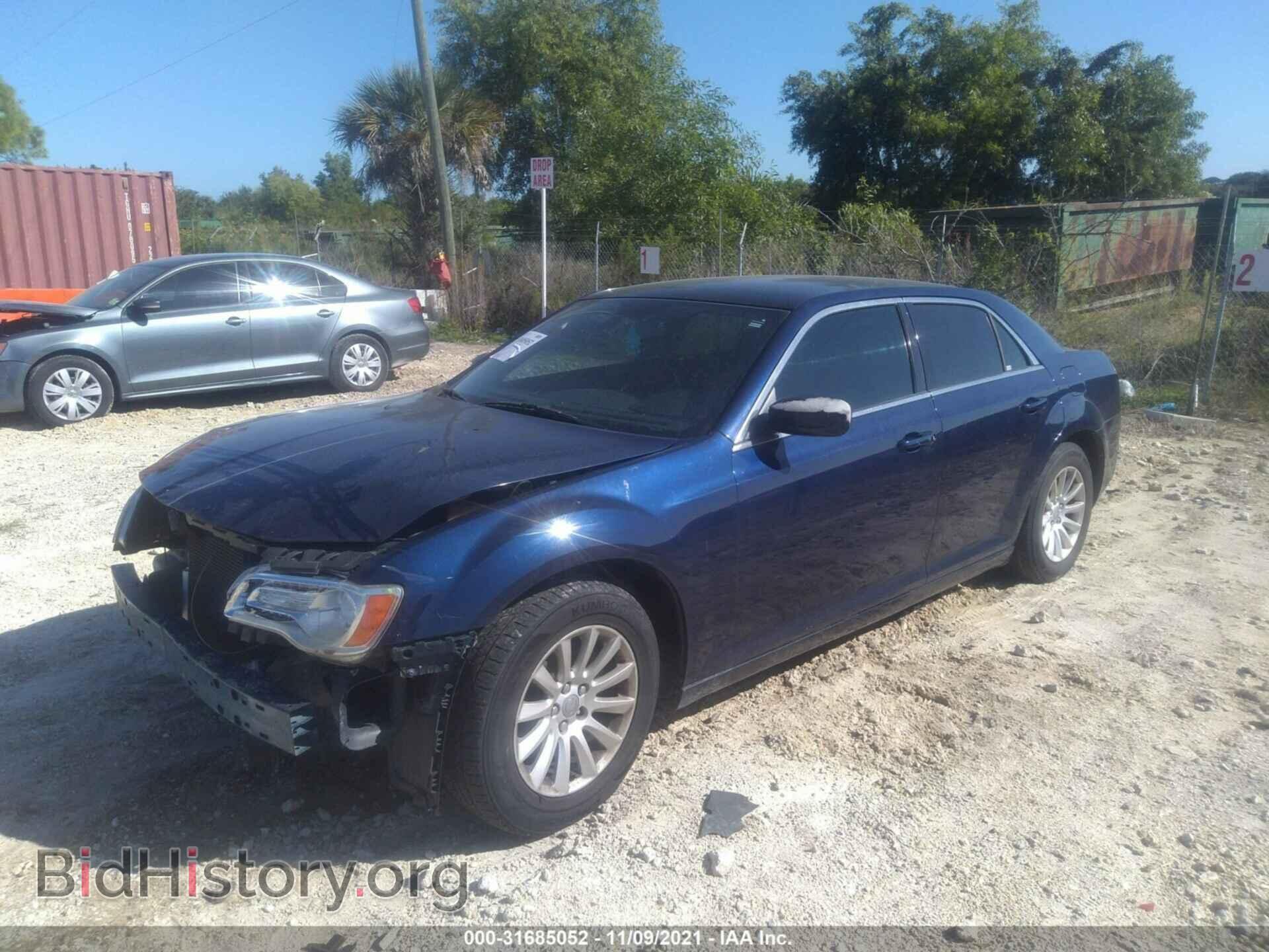 2013 CHRYSLER 300 - VIN: 2C3CCAAGXDH728419 - Фото 2