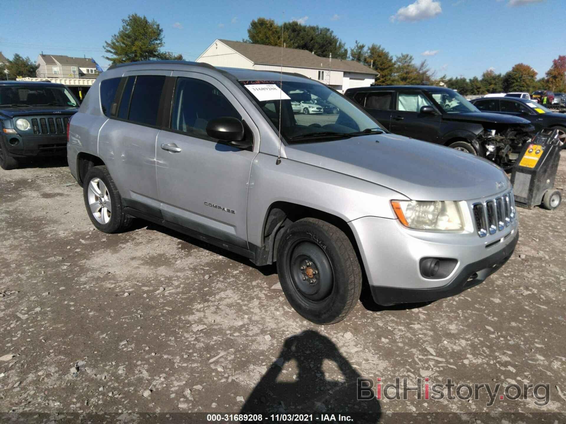 Photo 1J4NF1FB4BD278182 - JEEP COMPASS 2011