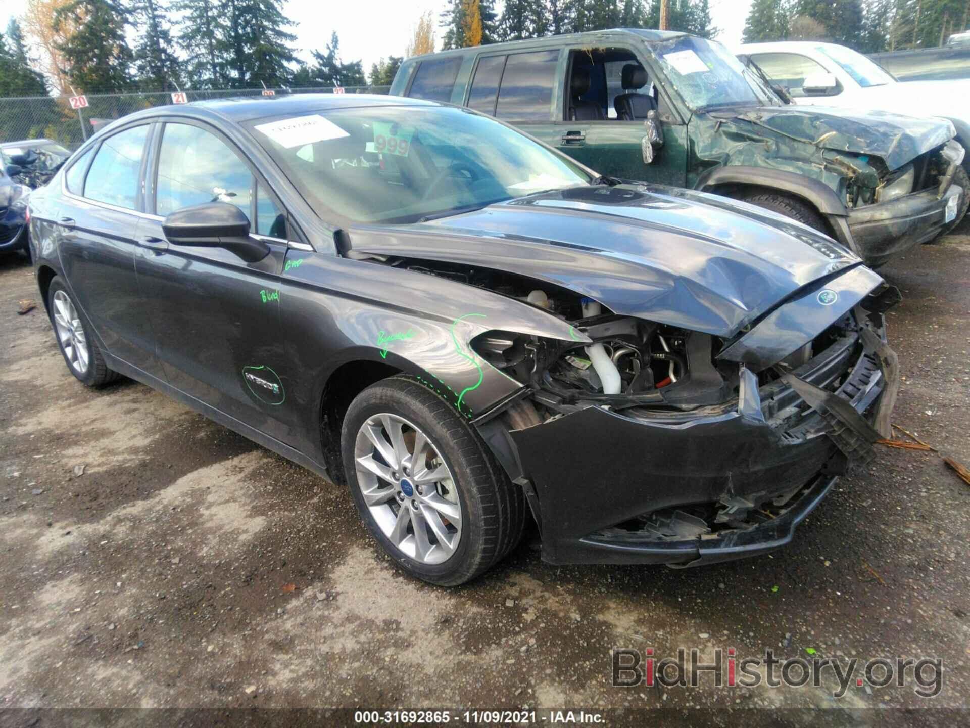 Photo 3FA6P0LU0HR300580 - FORD FUSION 2017