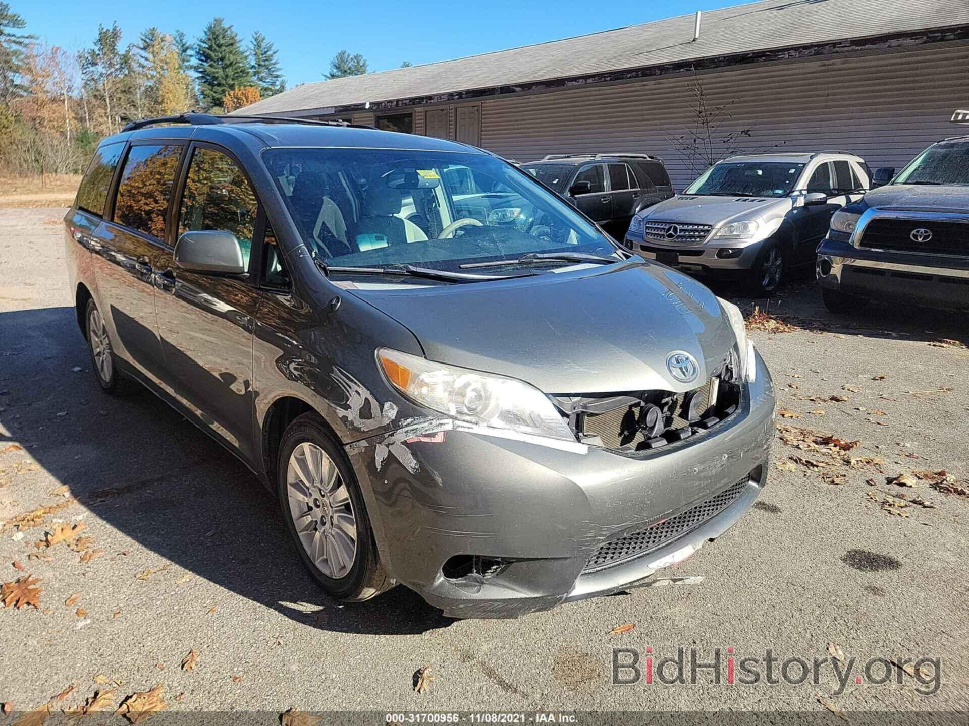 Photo 5TDJK3DC9BS001703 - TOYOTA SIENNA 2011