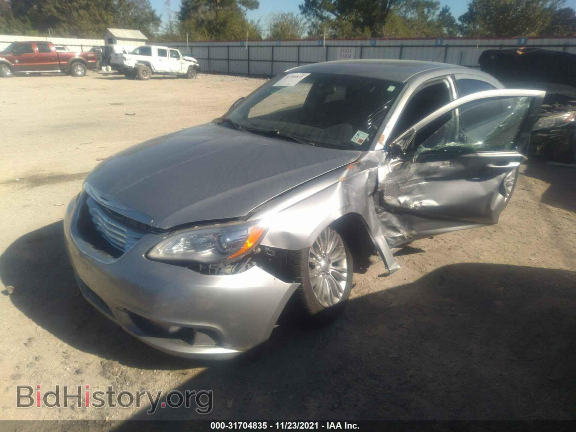 2013 CHRYSLER 200 - VIN: 1C3CCBAB1DN704687 - Фото 2