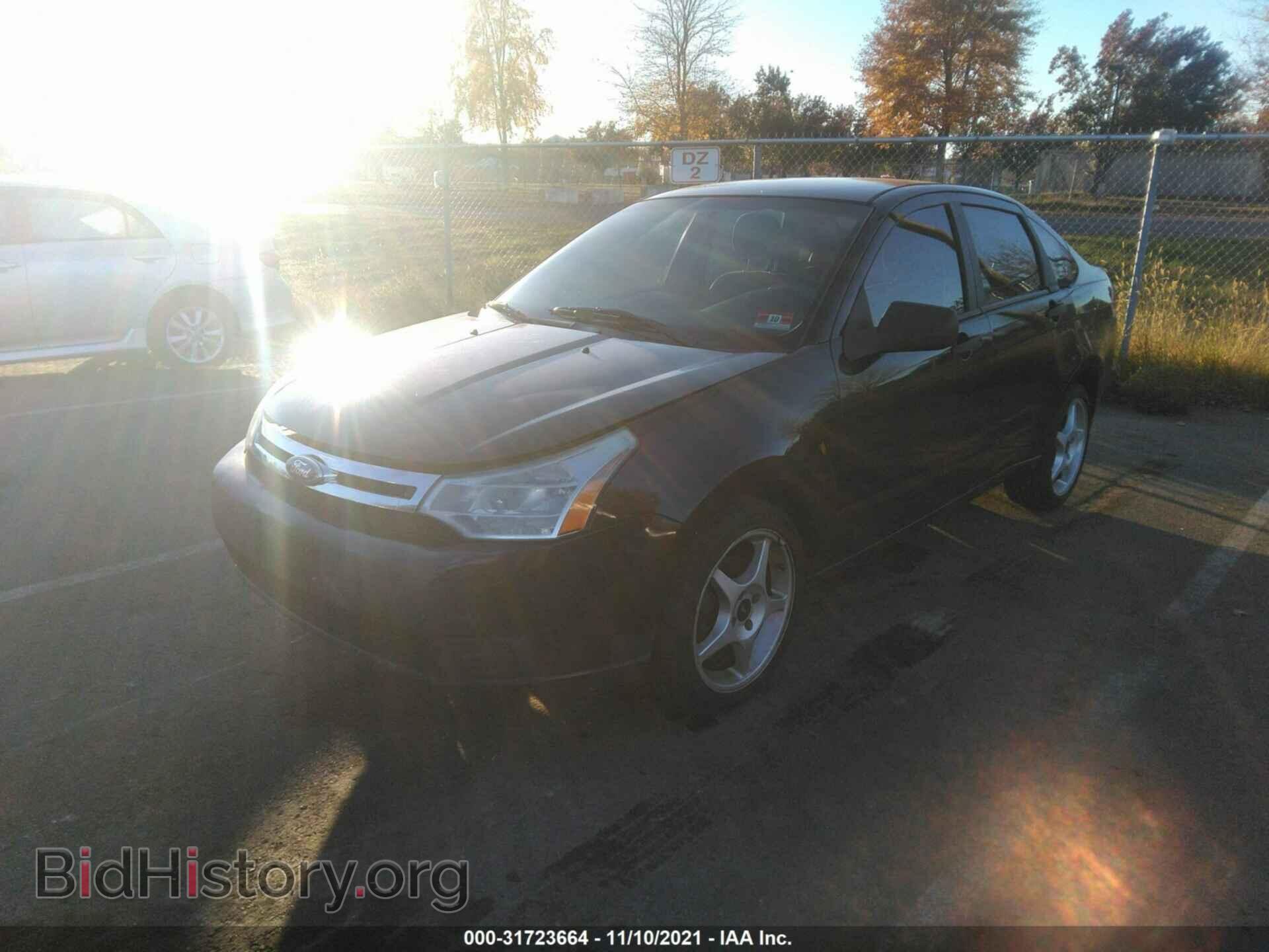 2011 FORD FOCUS - VIN: 1FAHP3EN2BW128573 - Фото 2