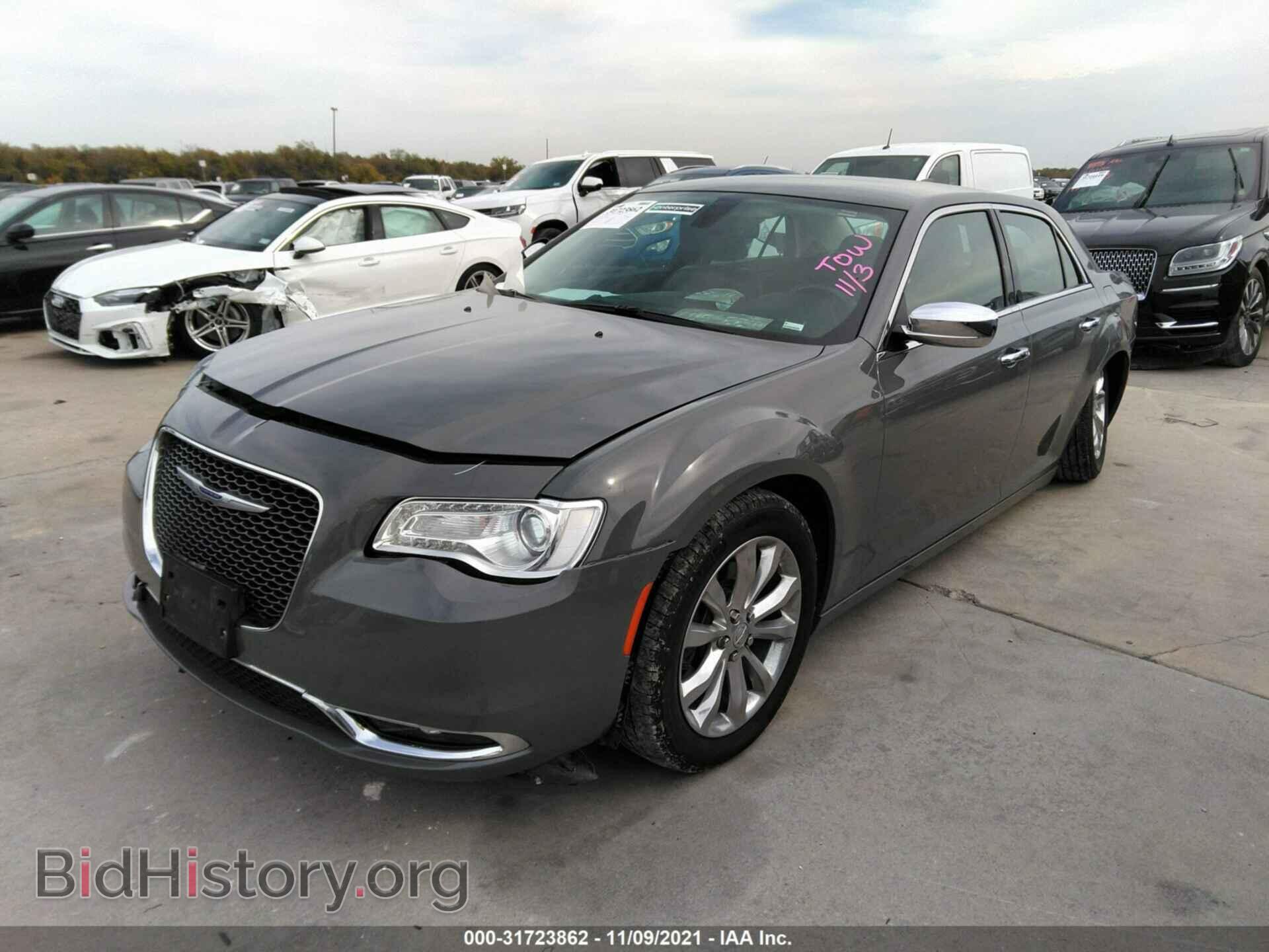 2019 CHRYSLER 300 - VIN: 2C3CCAKG3KH698367 - Фото 2