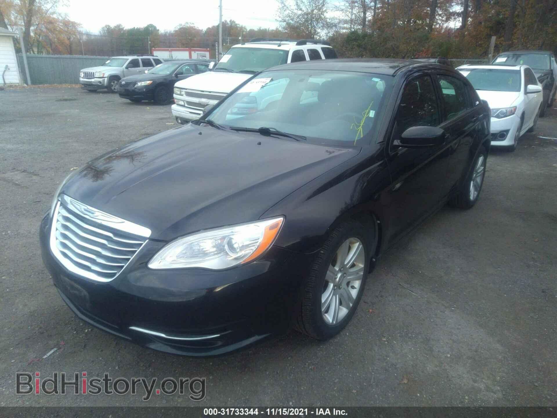 2013 CHRYSLER 200 - VIN: 1C3CCBAB2DN762159 - Фото 2