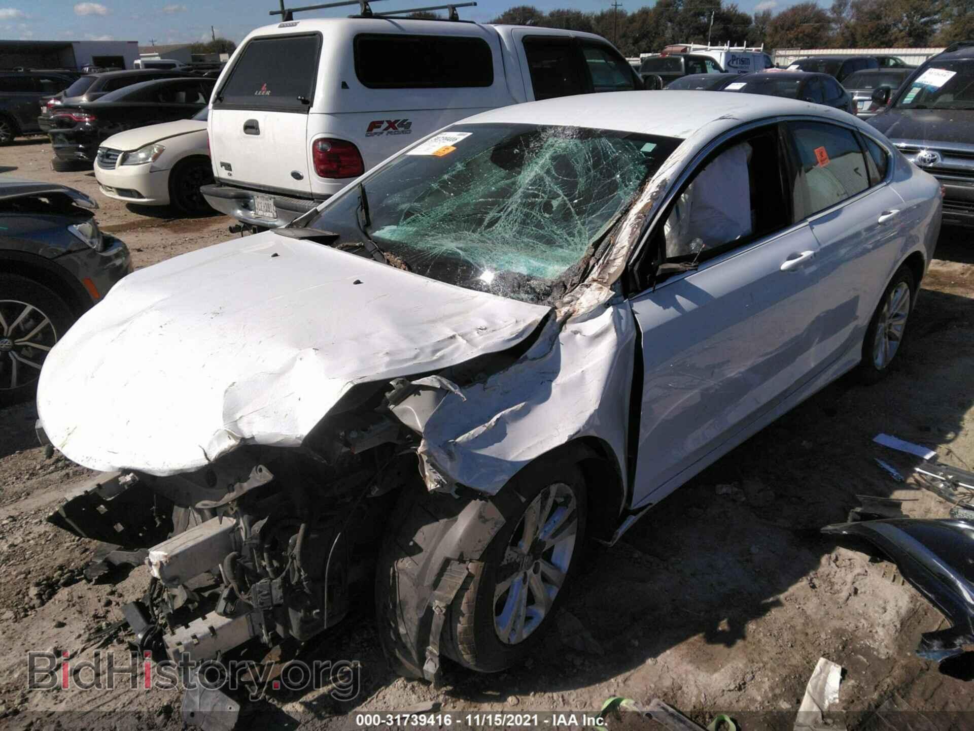2016 CHRYSLER 200 - VIN: 1C3CCCAB9GN104347 - Фото 2