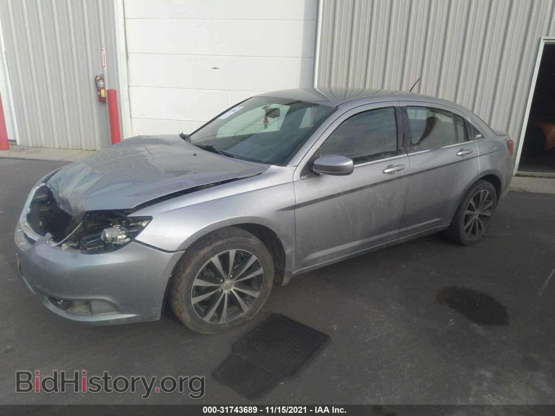 2013 CHRYSLER 200 - VIN: 1C3CCBCG4DN627998 - Photo 2