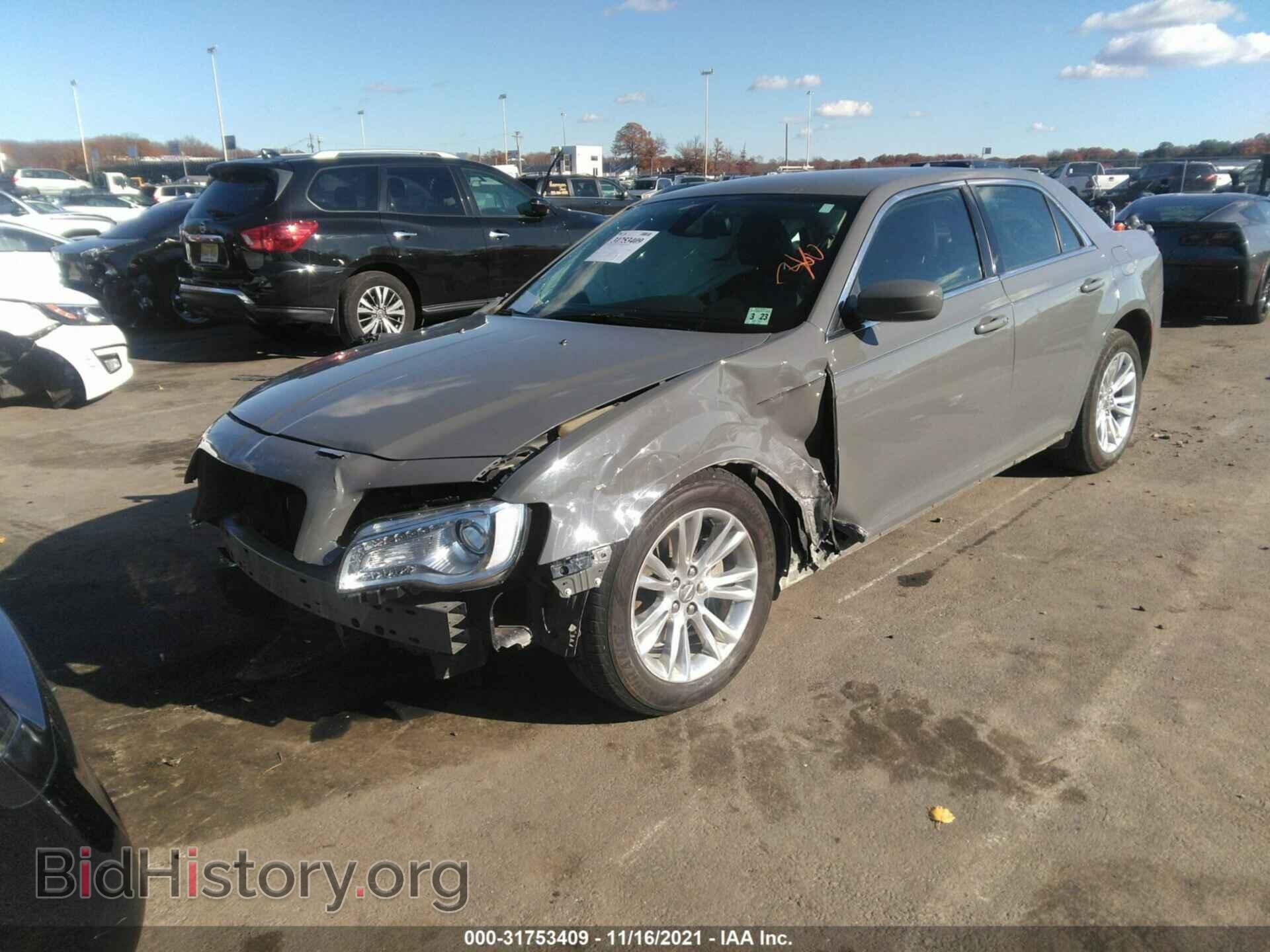 2018 CHRYSLER 300 - VIN: 2C3CCAAG1JH191371 - Фото 2