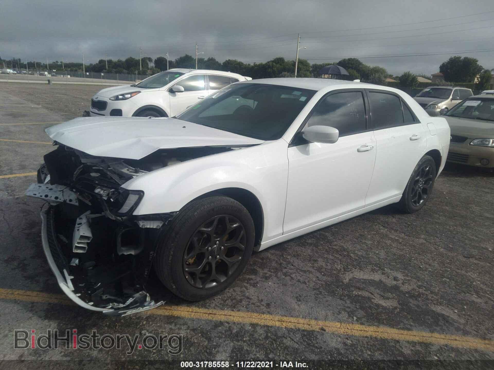 2019 CHRYSLER 300 - VIN: 2C3CCAGG4KH536854 - Фото 2