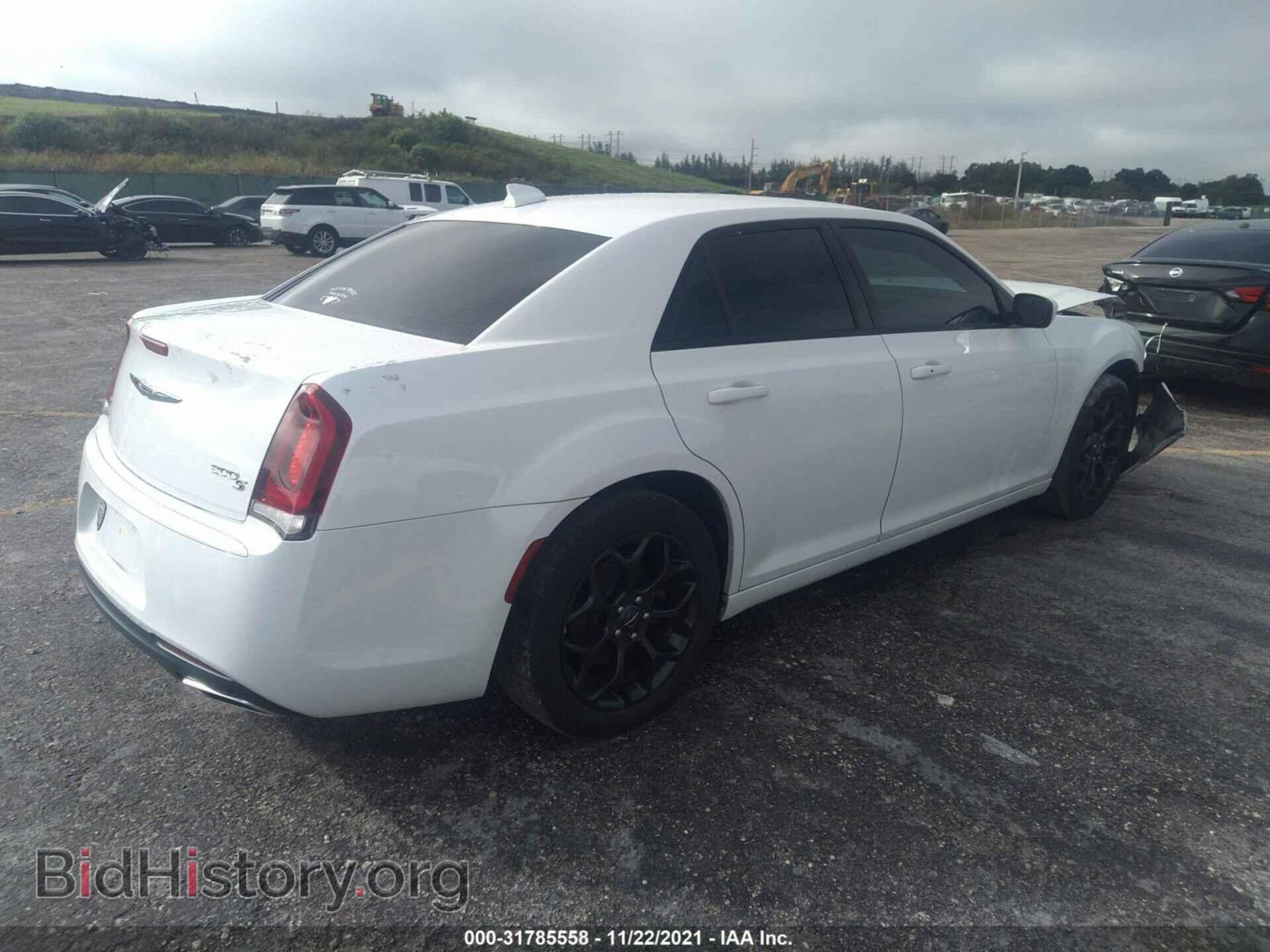 2019 CHRYSLER 300 - VIN: 2C3CCAGG4KH536854 - Фото 4