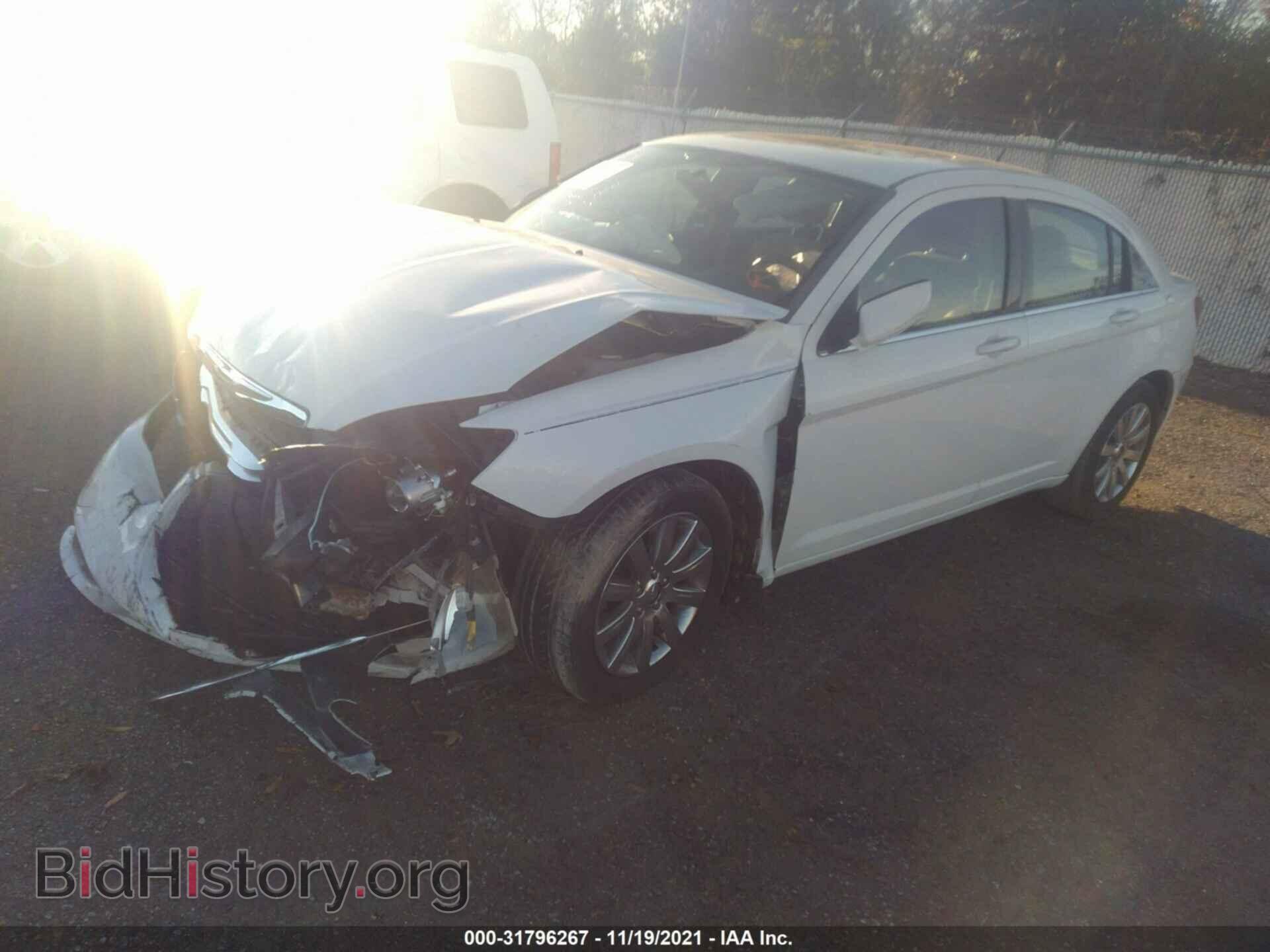2011 CHRYSLER 200 - VIN: 1C3BC1FG5BN521168 - Фото 2