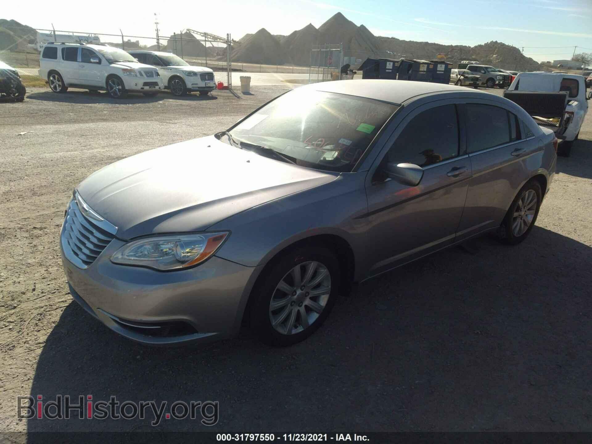 2013 CHRYSLER 200 - VIN: 1C3CCBBB2DN598202 - Фото 2