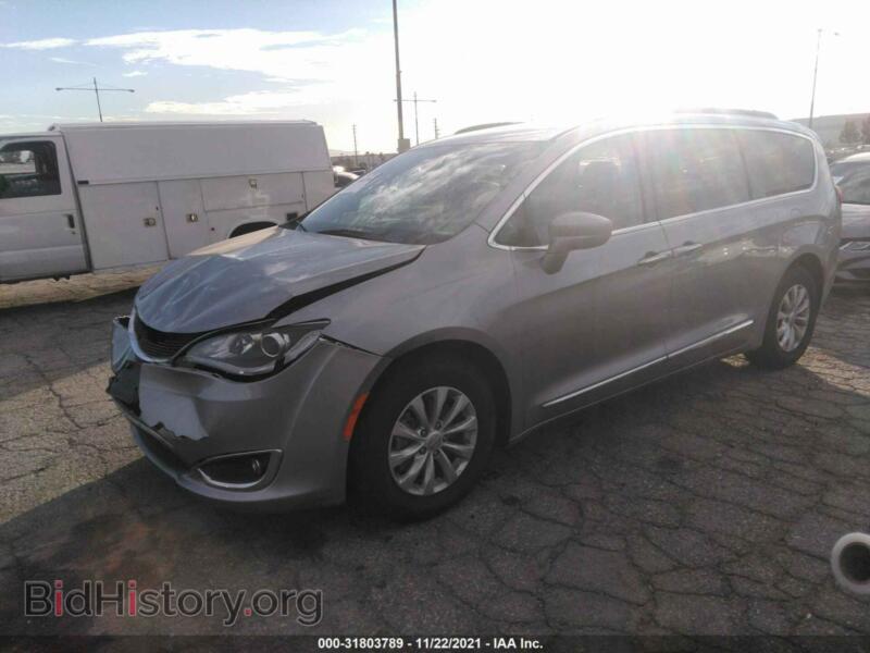 2017 Chrysler PACIFICA (VIN 2C4RC1BG3HR526476) — photo 2 of 11