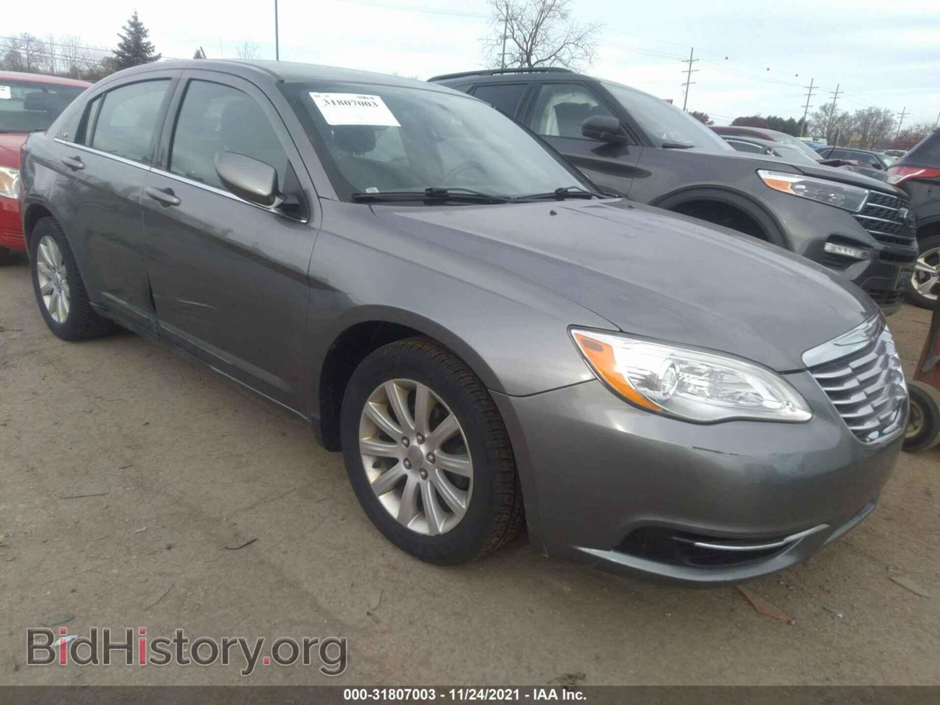 Photo 1C3BC1FG3BN602962 - CHRYSLER 200 2011