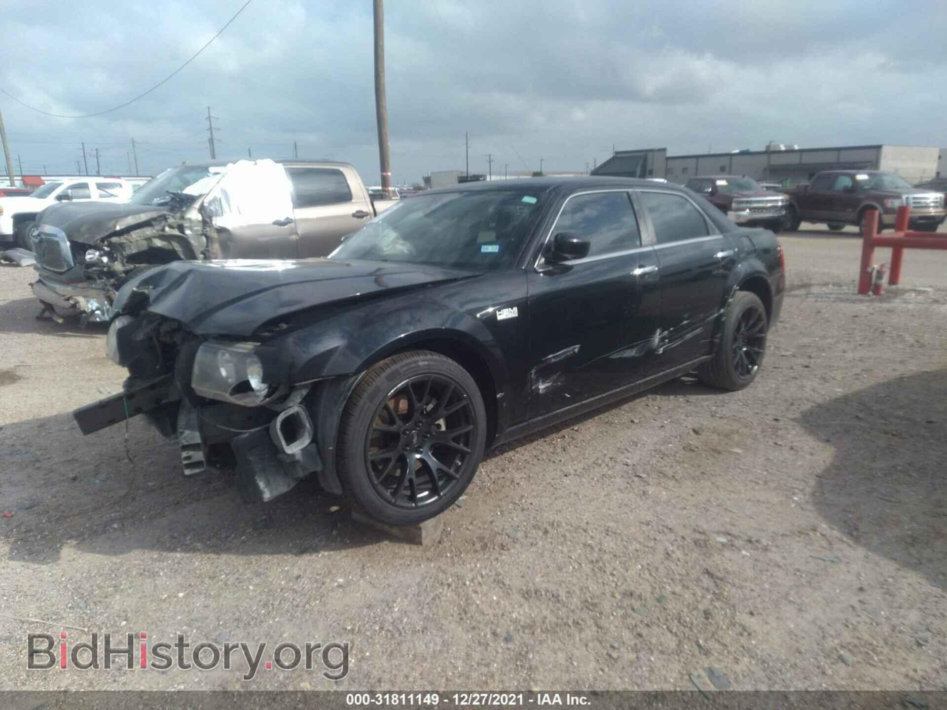 2010 CHRYSLER 300 - VIN: 2C3CA9CT5AH330139 - Фото 2