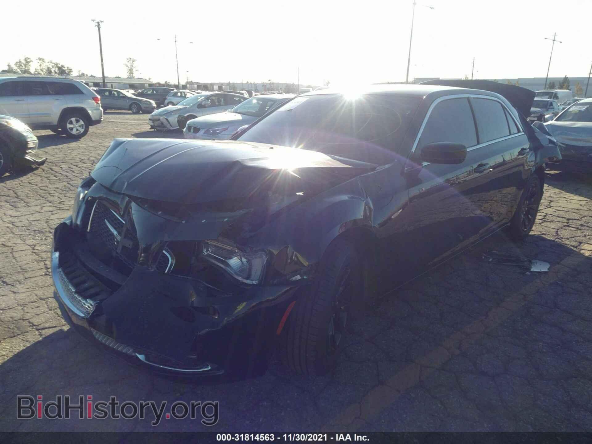 2016 CHRYSLER 300 - VIN: 2C3CCAAG8GH233866 - Фото 2