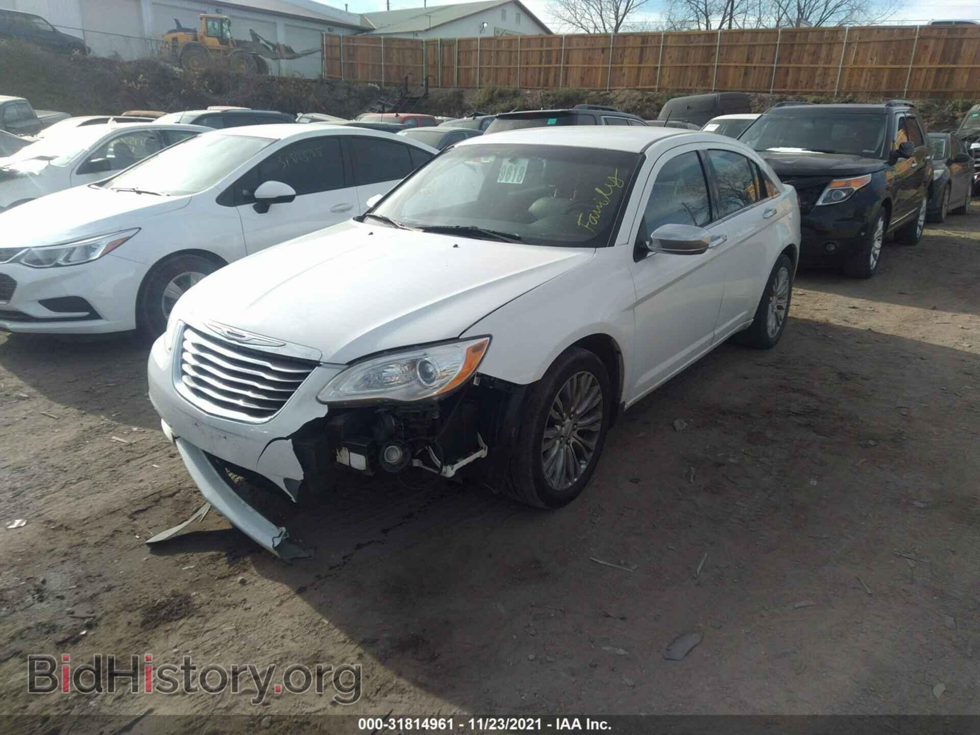 2012 CHRYSLER 200 - VIN: 1C3CCBCB2CN257315 - Фото 2