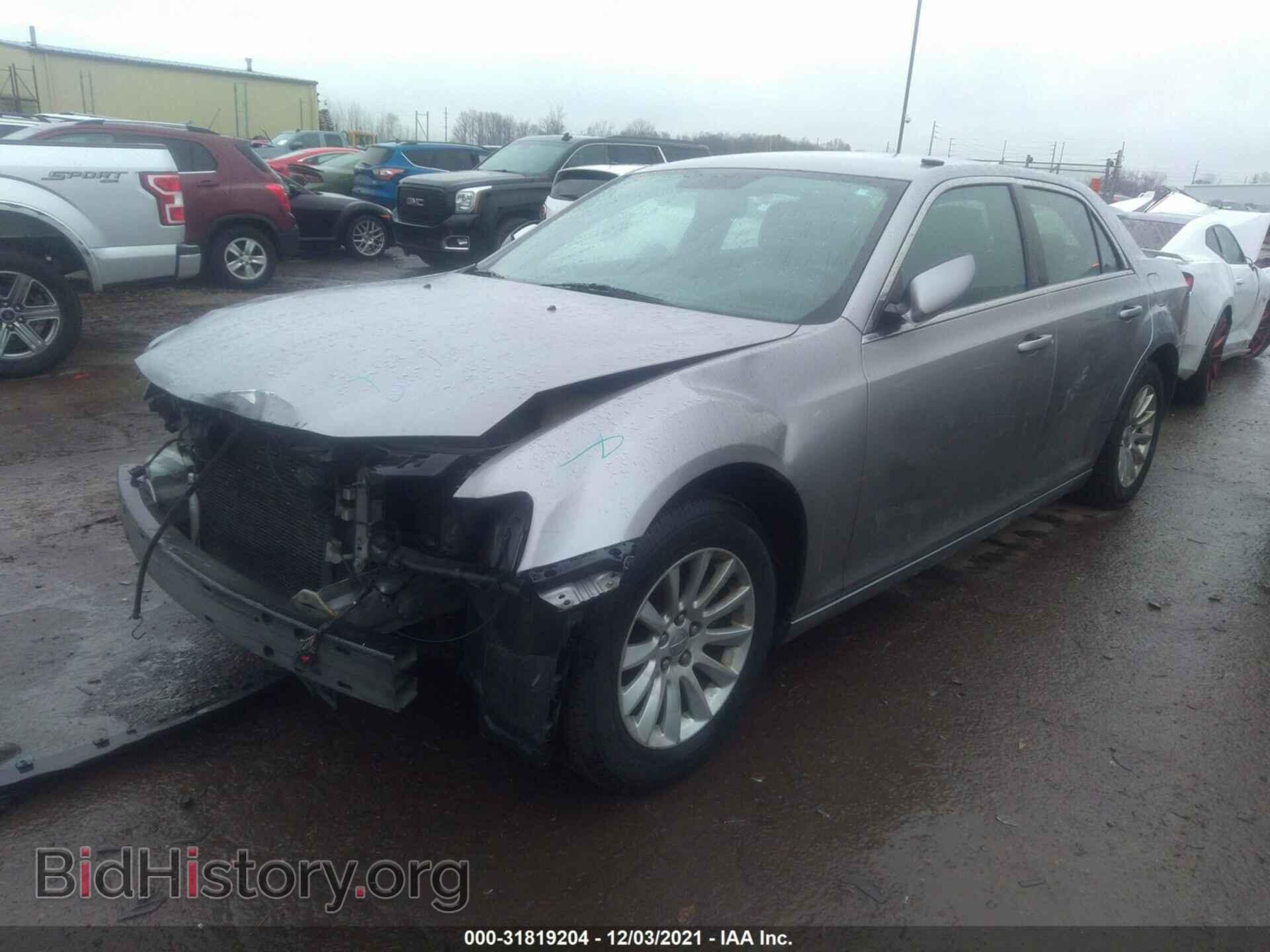 2013 CHRYSLER 300 - VIN: 2C3CCAAG9DH627341 - Фото 2