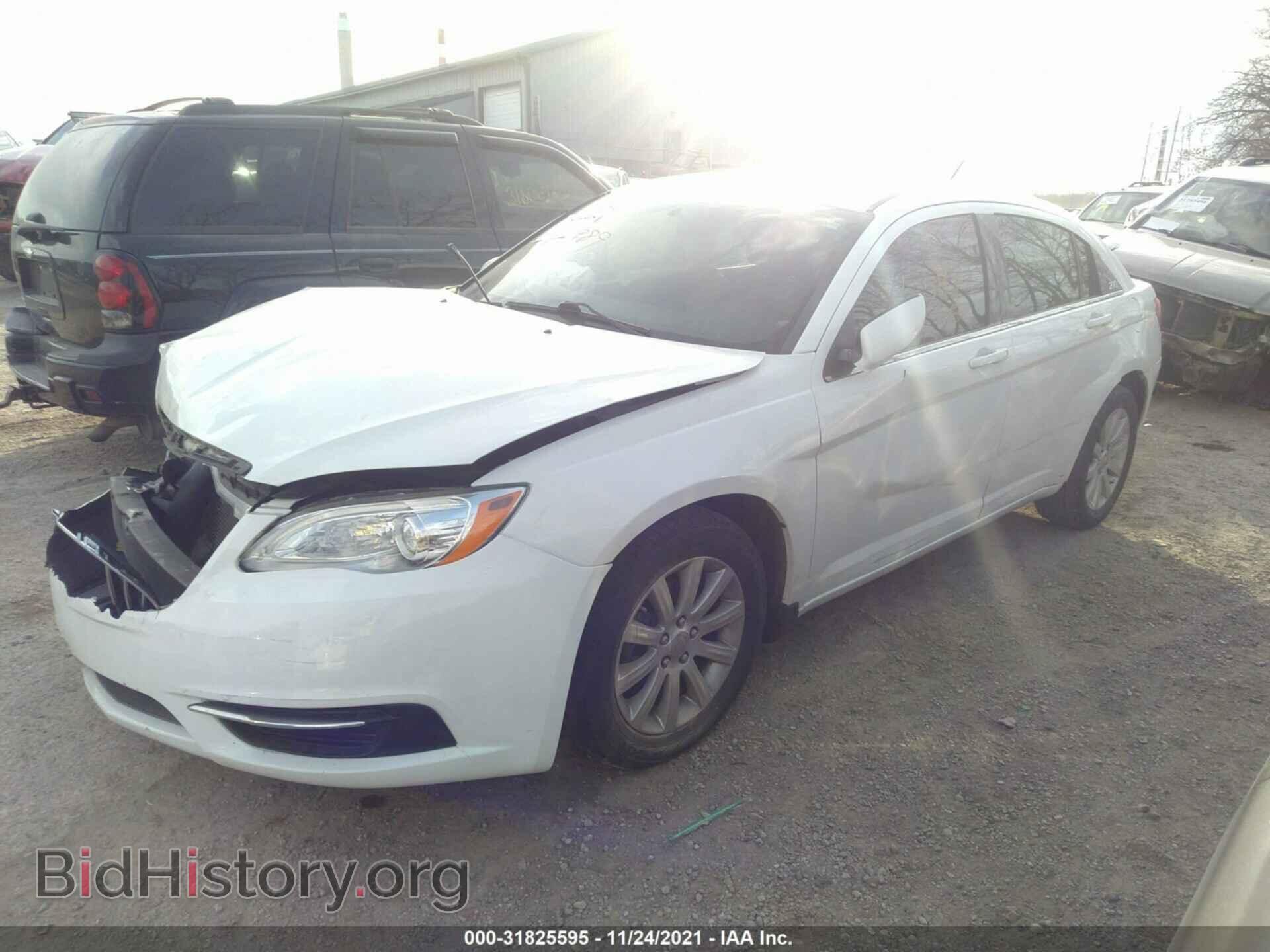 2013 CHRYSLER 200 - VIN: 1C3CCBBG3DN531989 - Фото 2