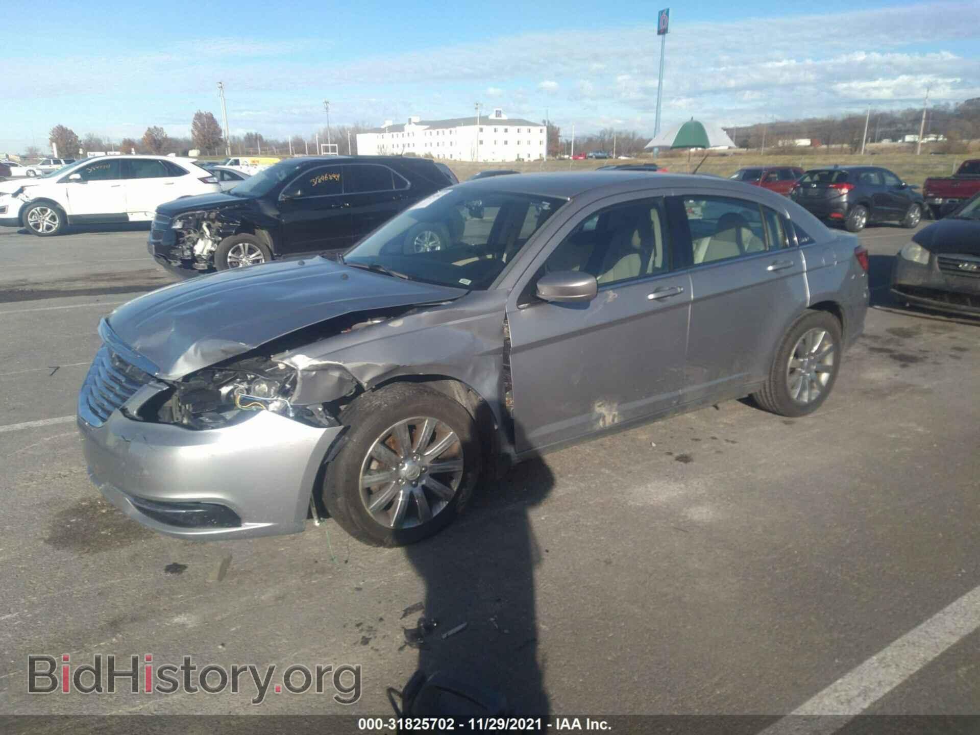2013 CHRYSLER 200 - VIN: 1C3CCBBB8DN765789 - Photo 2