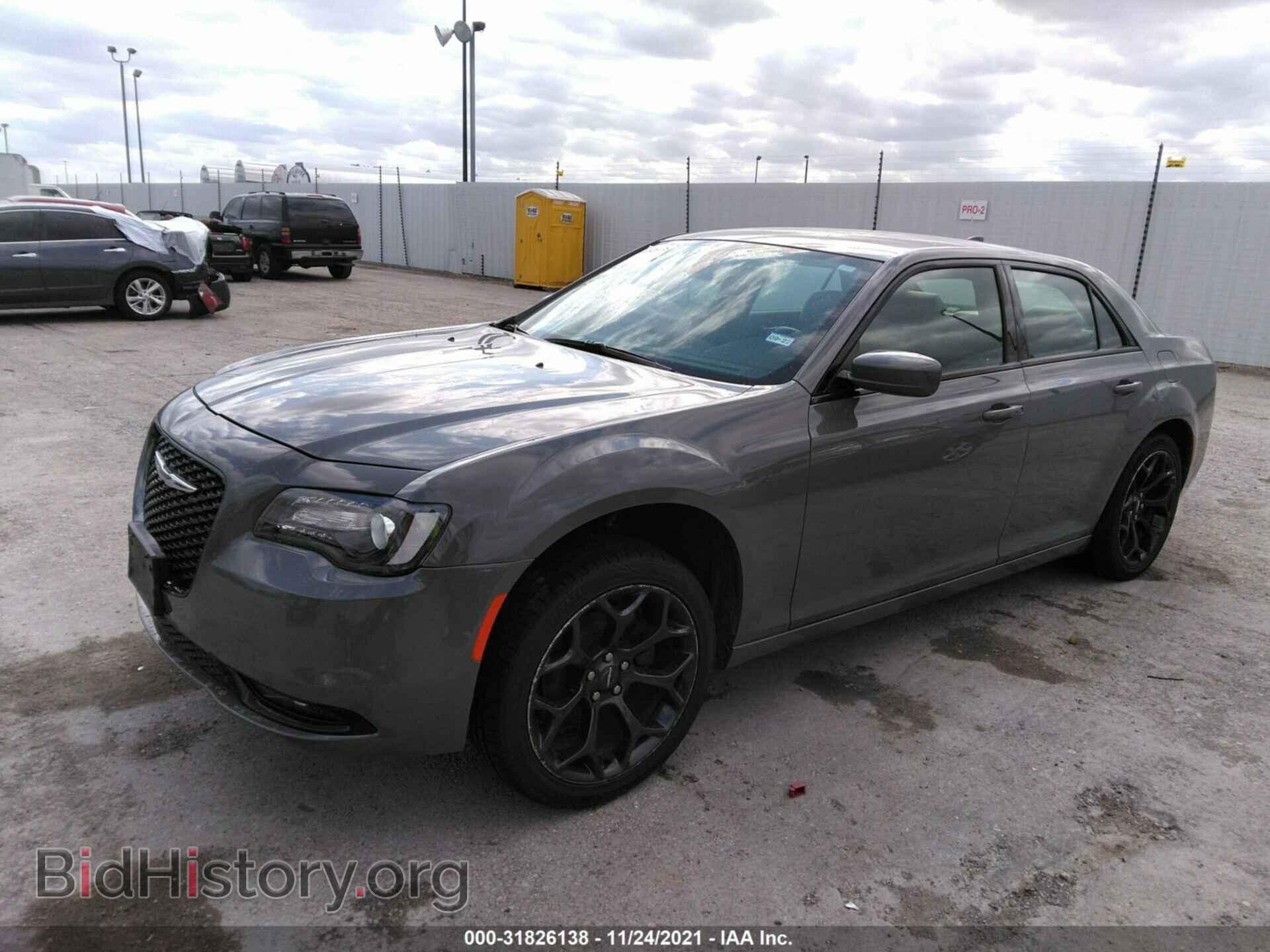 2019 CHRYSLER 300 - VIN: 2C3CCABG6KH516578 - Photo 2