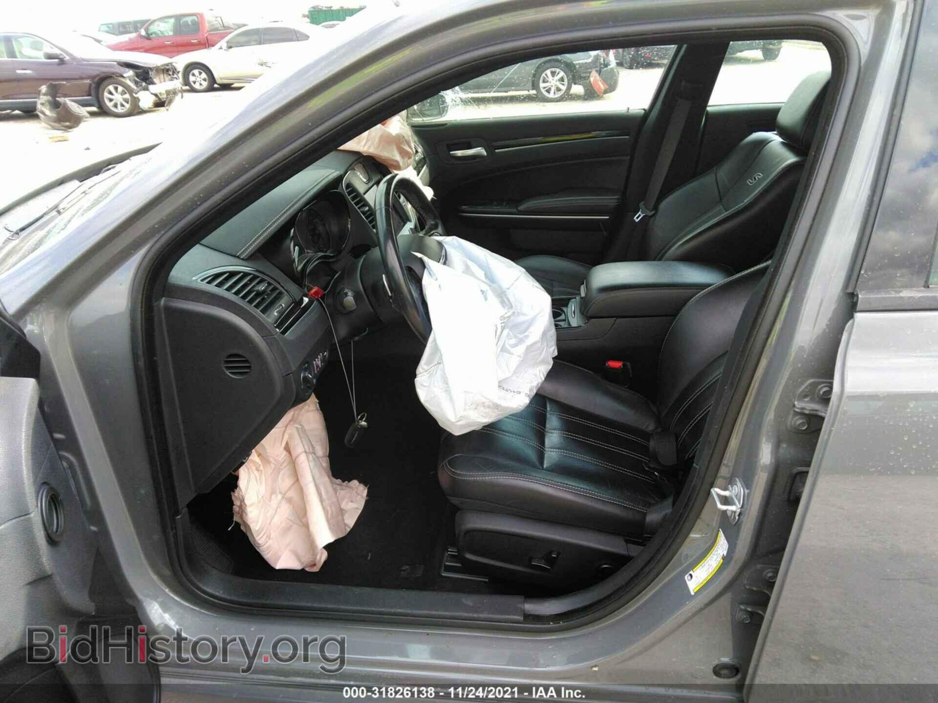 2019 CHRYSLER 300 - VIN: 2C3CCABG6KH516578 - Photo 5
