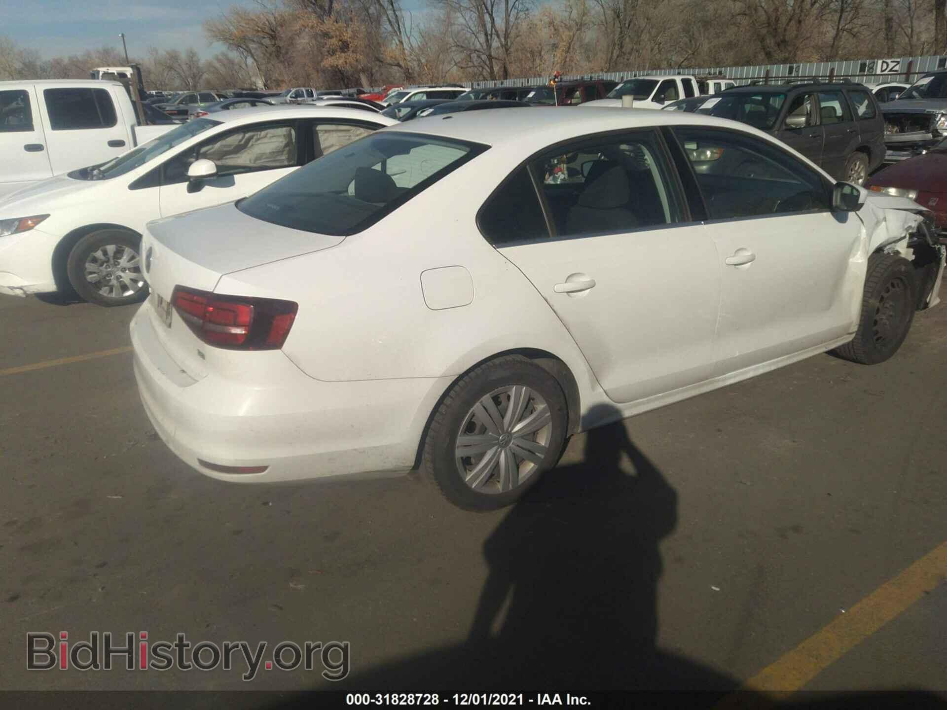 2017 VOLKSWAGEN JETTA - VIN: 3VW2B7AJ2HM398241 - Фото 4