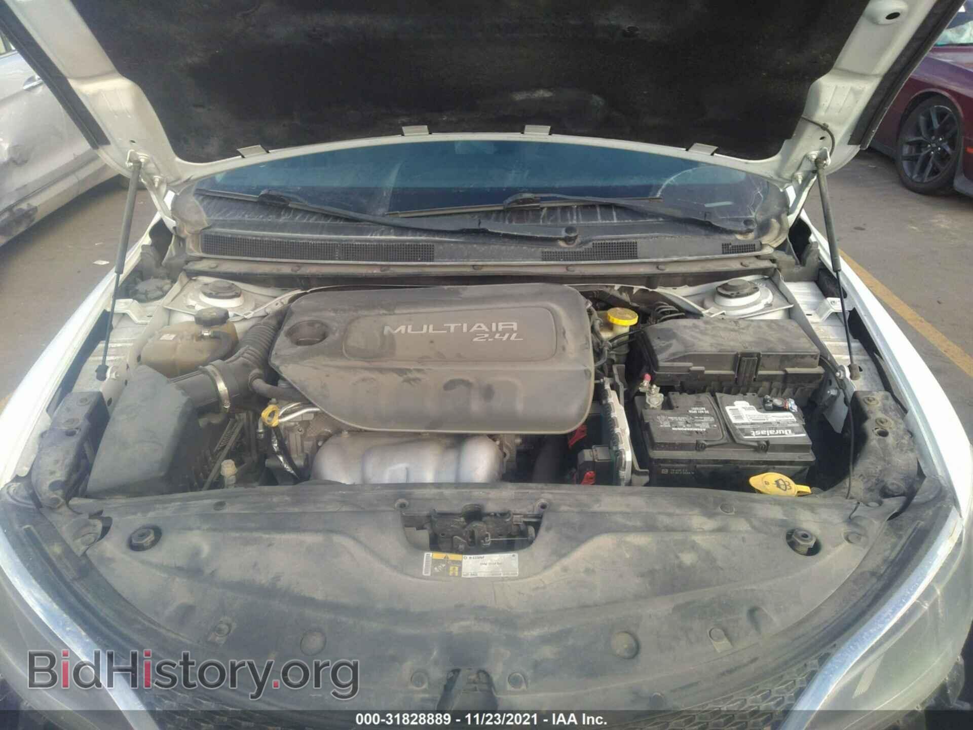 2015 CHRYSLER 200 - VIN: 1C3CCCAB5FN604262 - Фото 10
