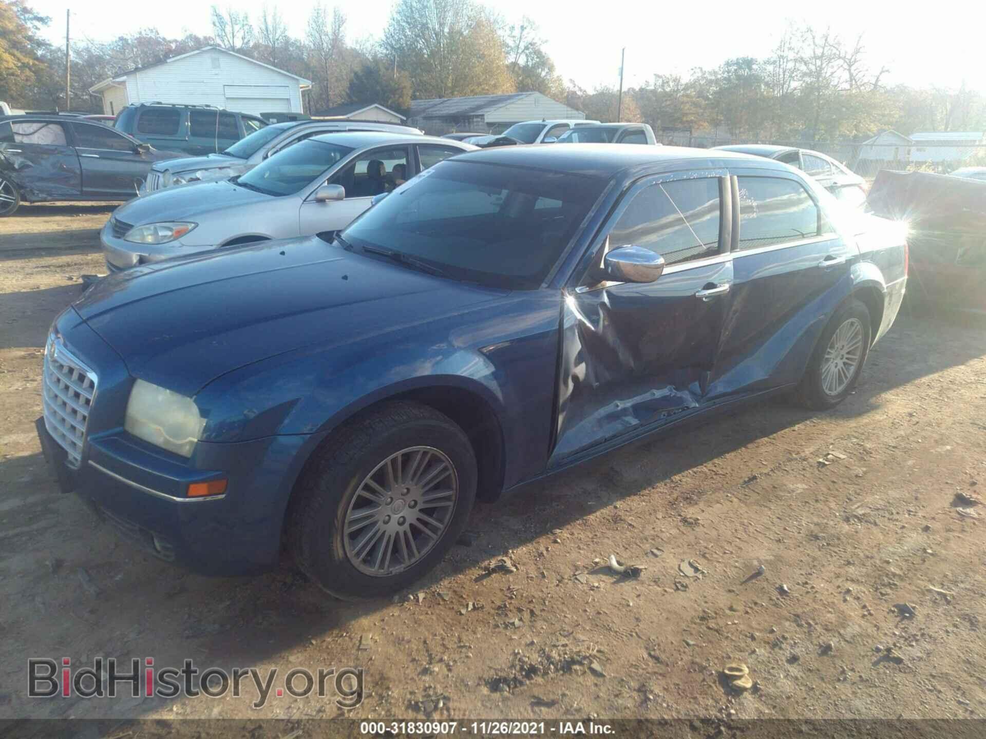 2010 CHRYSLER 300 - VIN: 2C3CA4CD1AH132279 - Фото 2