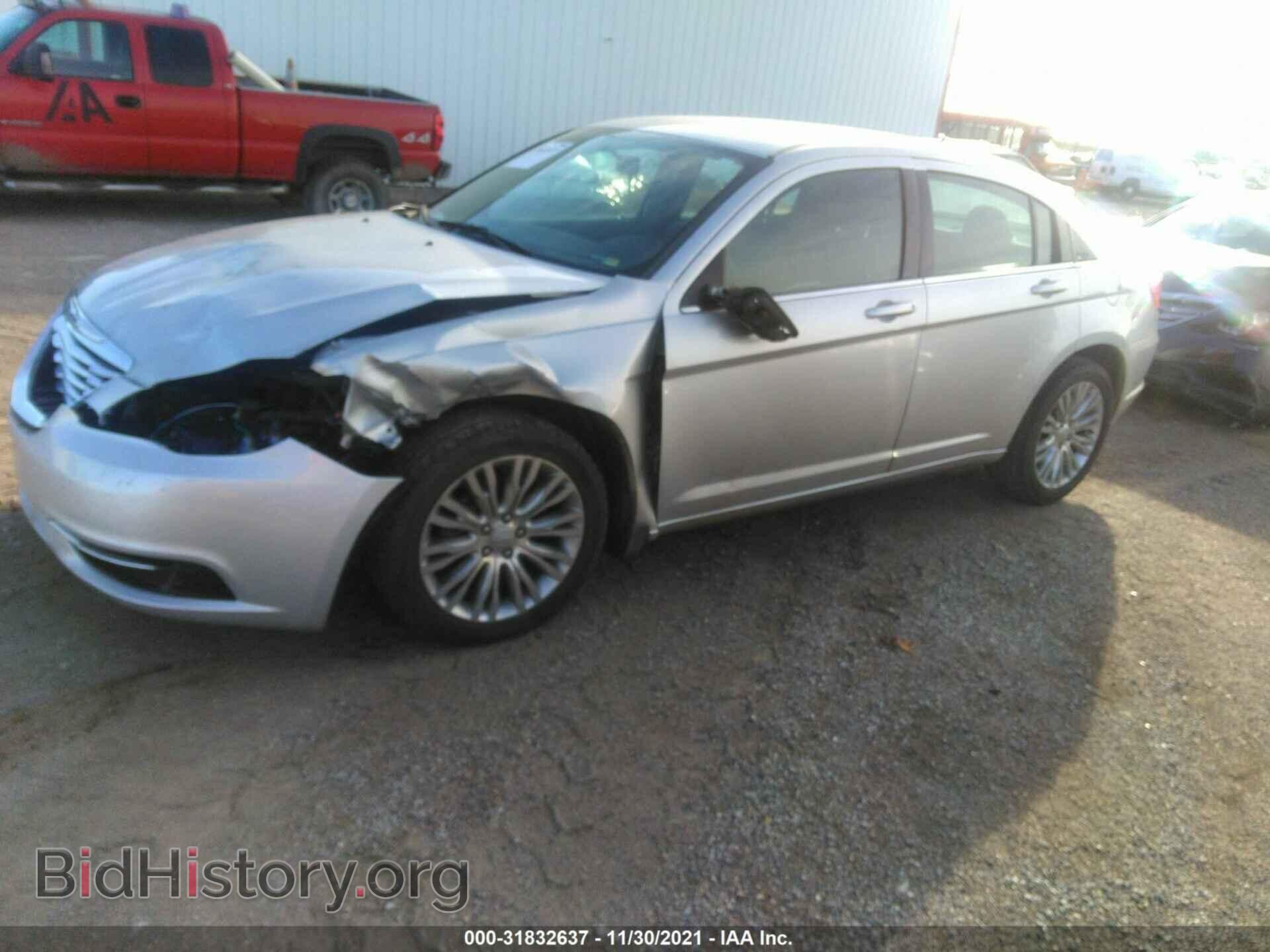 2012 CHRYSLER 200 - VIN: 1C3CCBAB5CN282325 - Фото 2