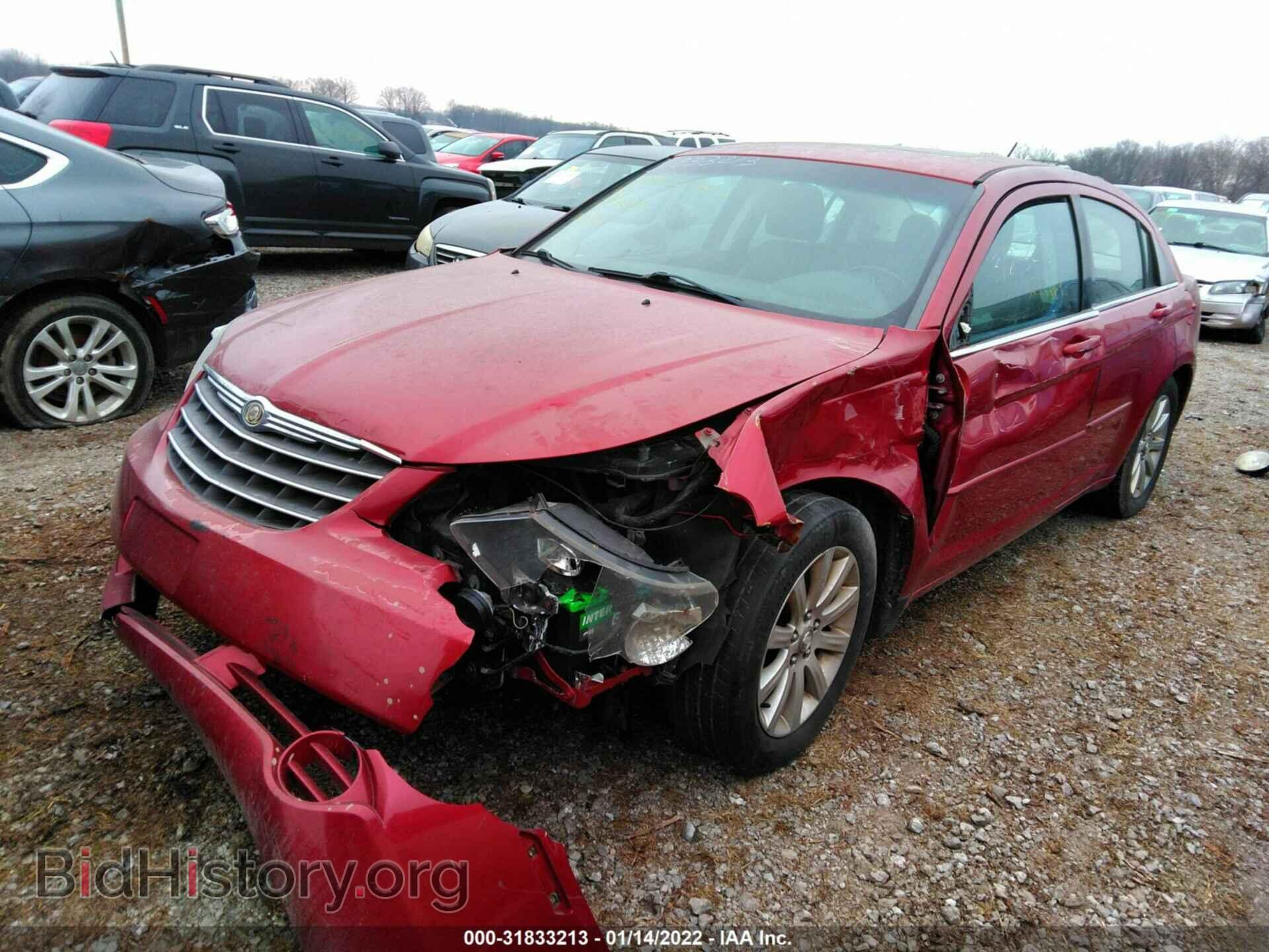 2010 CHRYSLER SEBRING - VIN: 1C3CC5FB5AN191028 - Фото 2