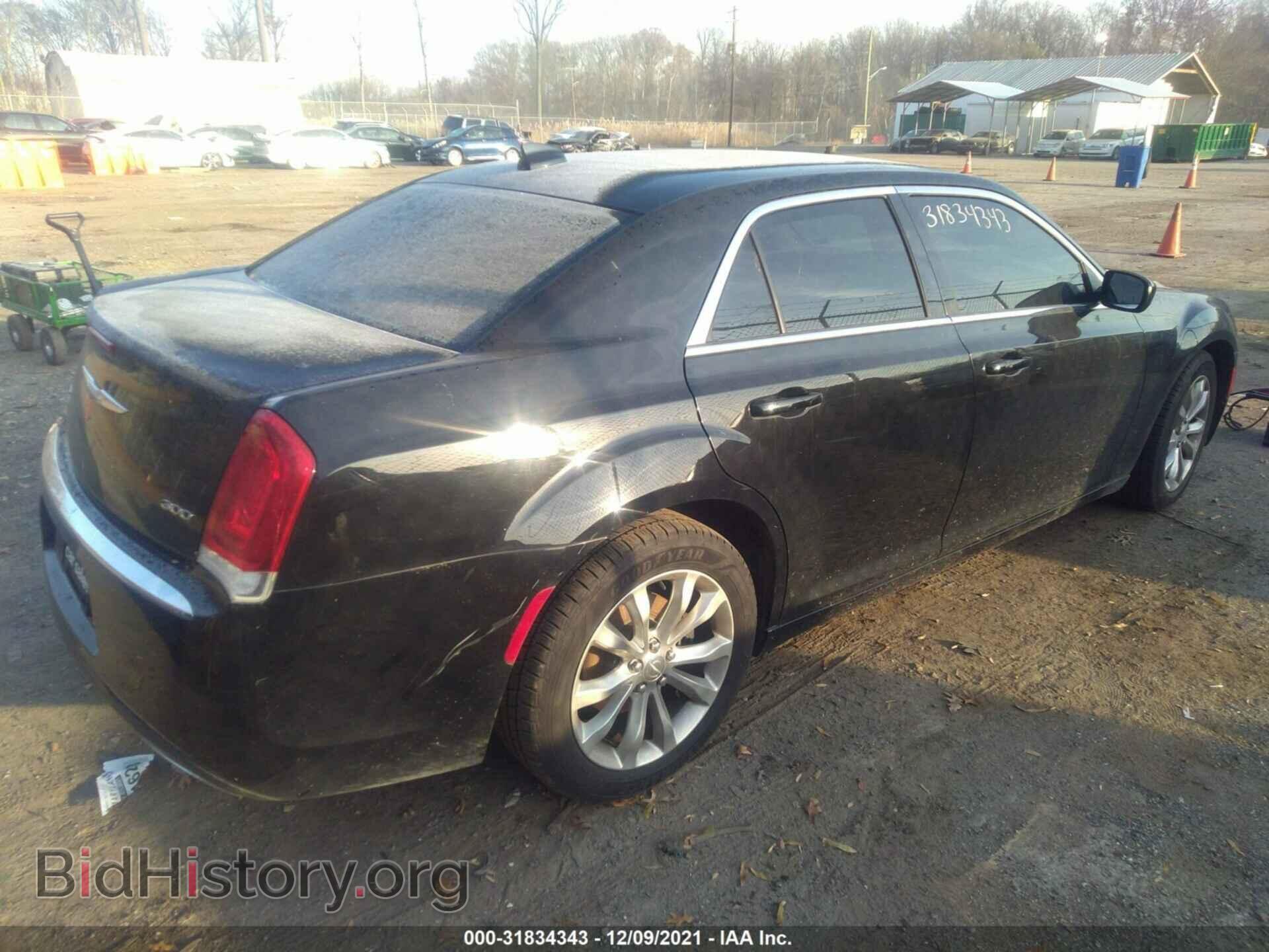 2017 CHRYSLER 300 - VIN: 2C3CCARG4HH604172 - Фото 4